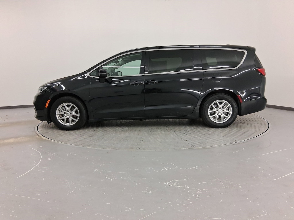 Used 2023 Chrysler Pacifica Touring L Van Passenger Van