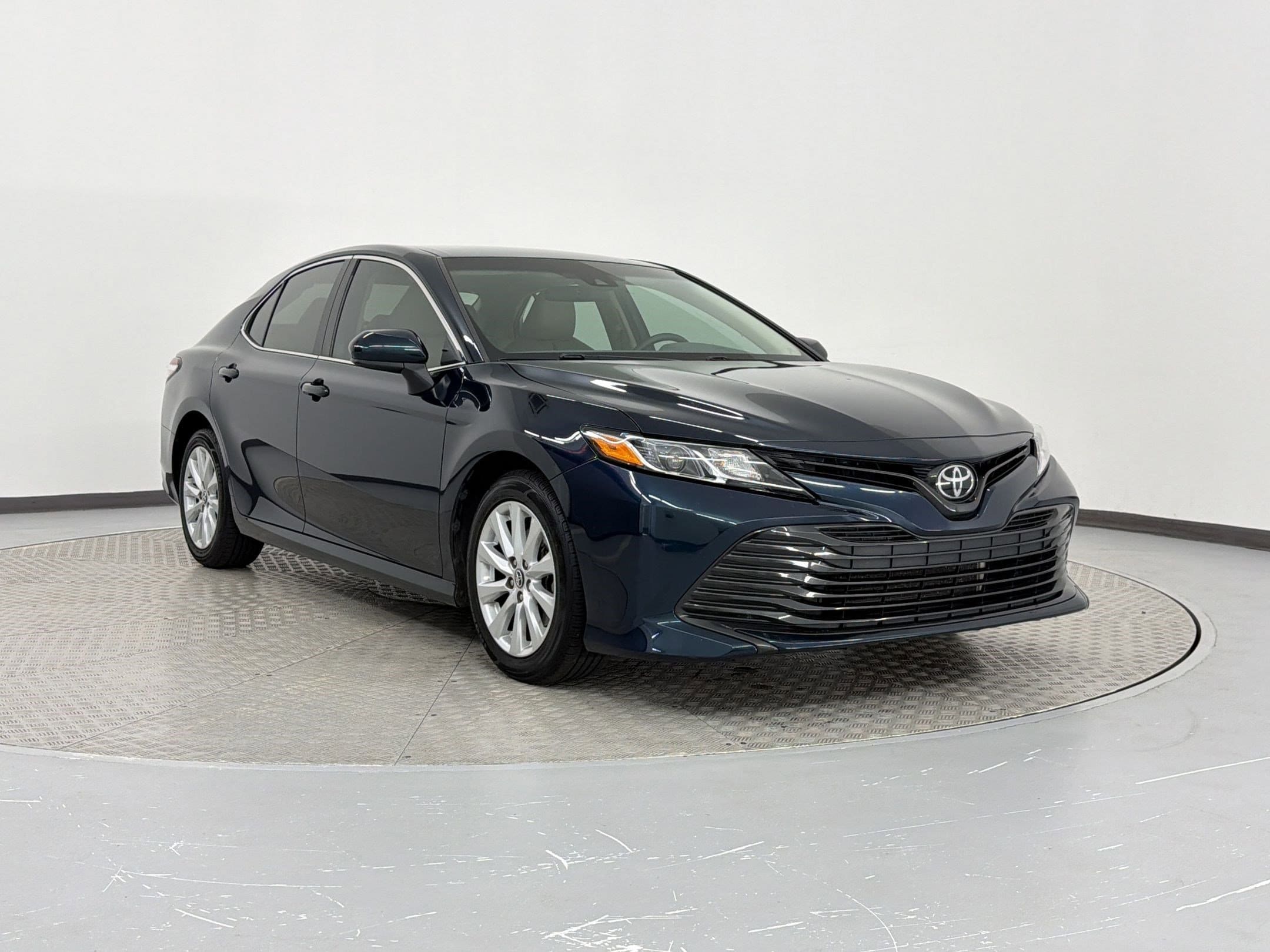 2018 Toyota Camry LE photo 6