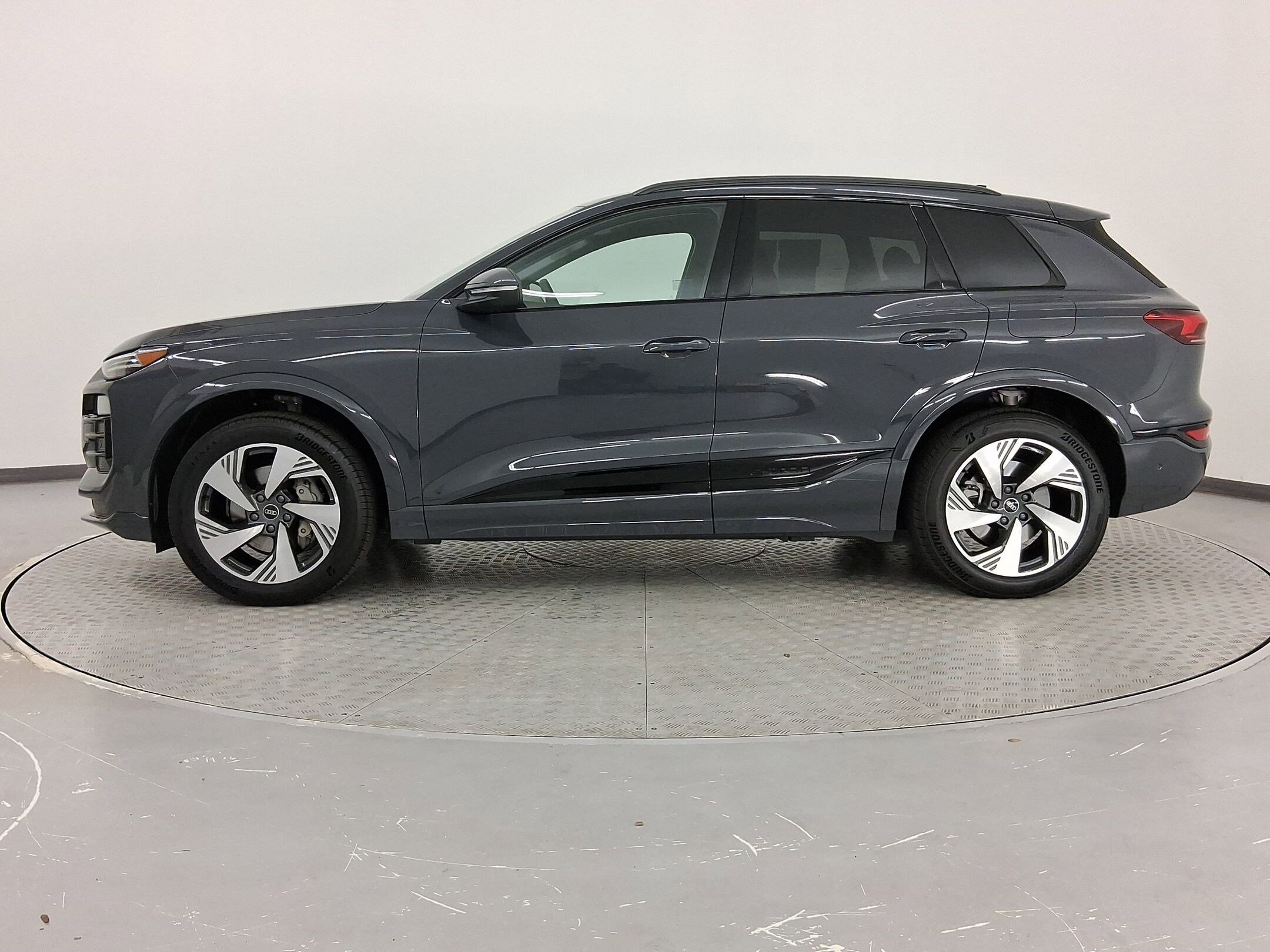 2025 Audi Q6 E-tron Premium Plus photo 2