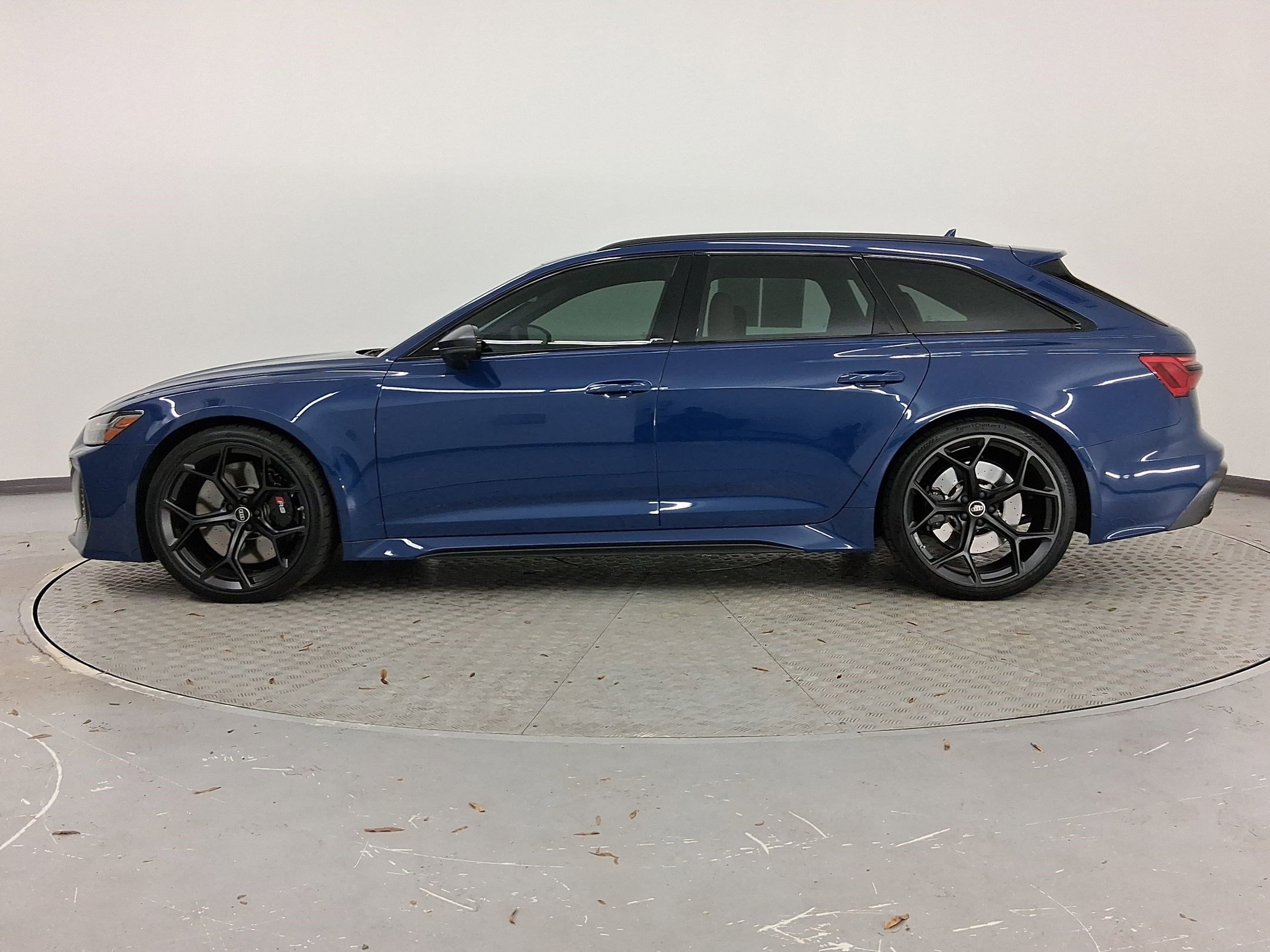 2024 Audi RS 6 Avant Performance photo 2