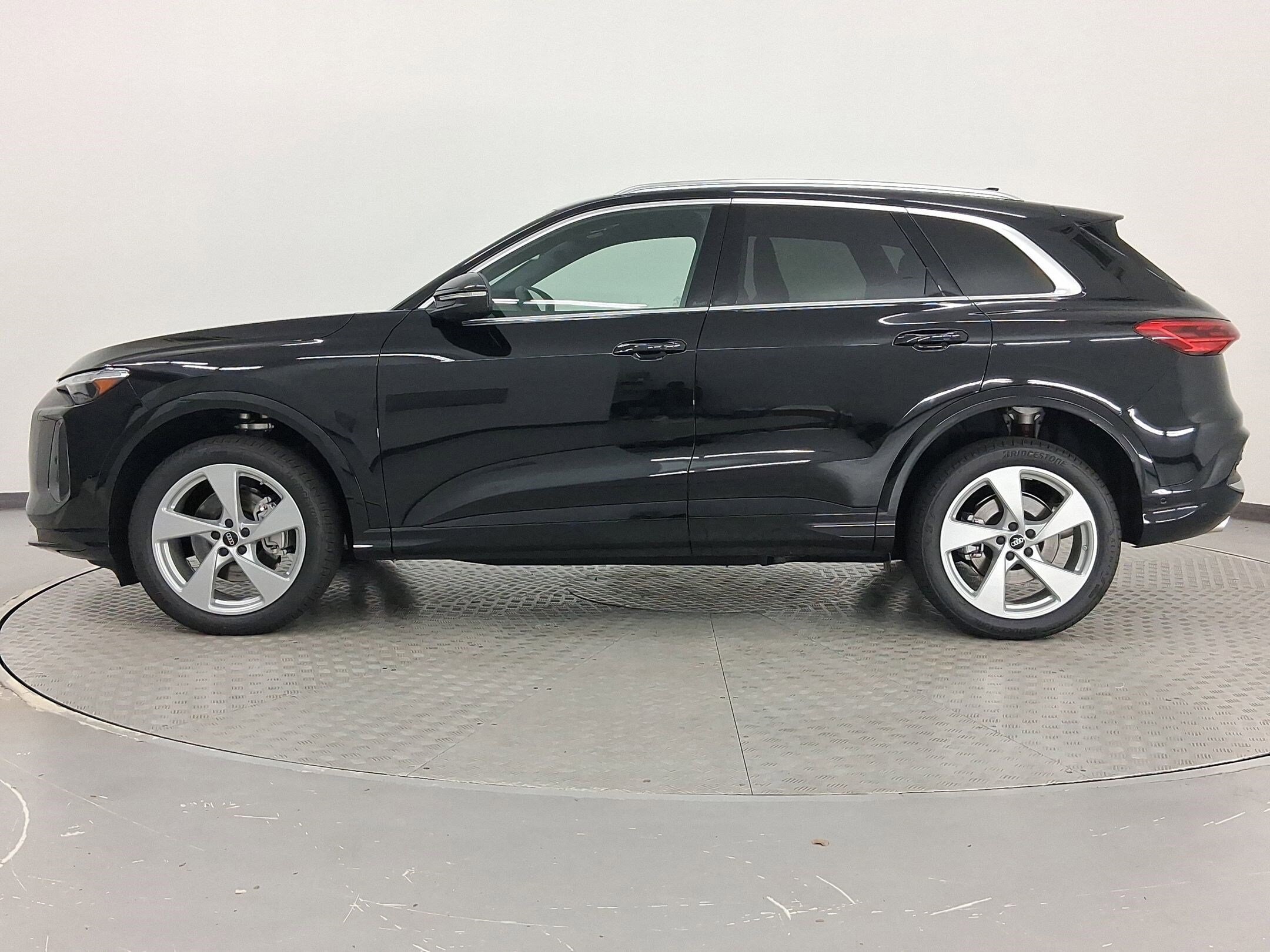 2025 Audi Q5 2.0T Premium Plus photo 2