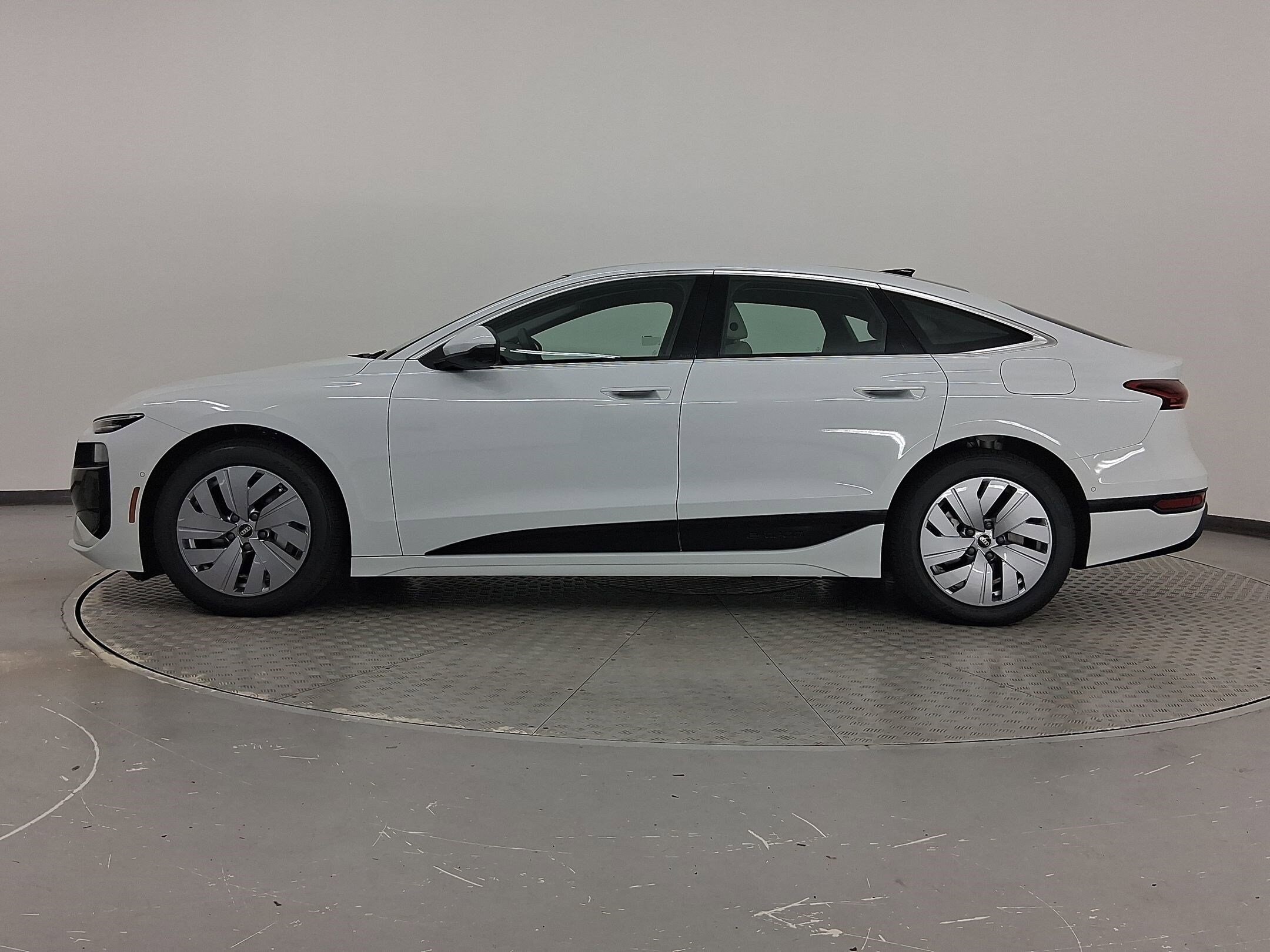 2025 Audi A6 Quattro Ultra photo 2