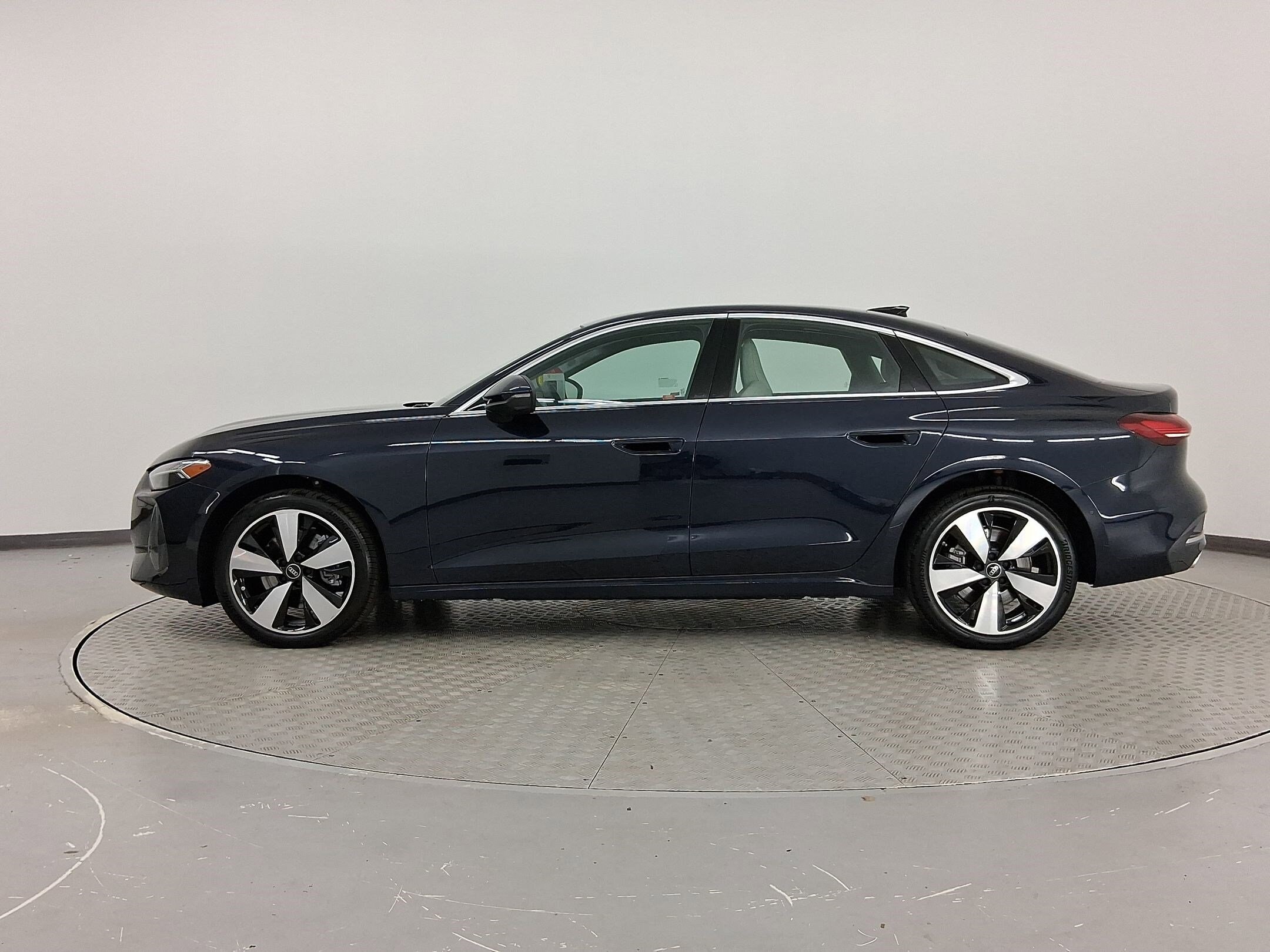 2025 Audi A5 2.0T Premium Plus photo 2