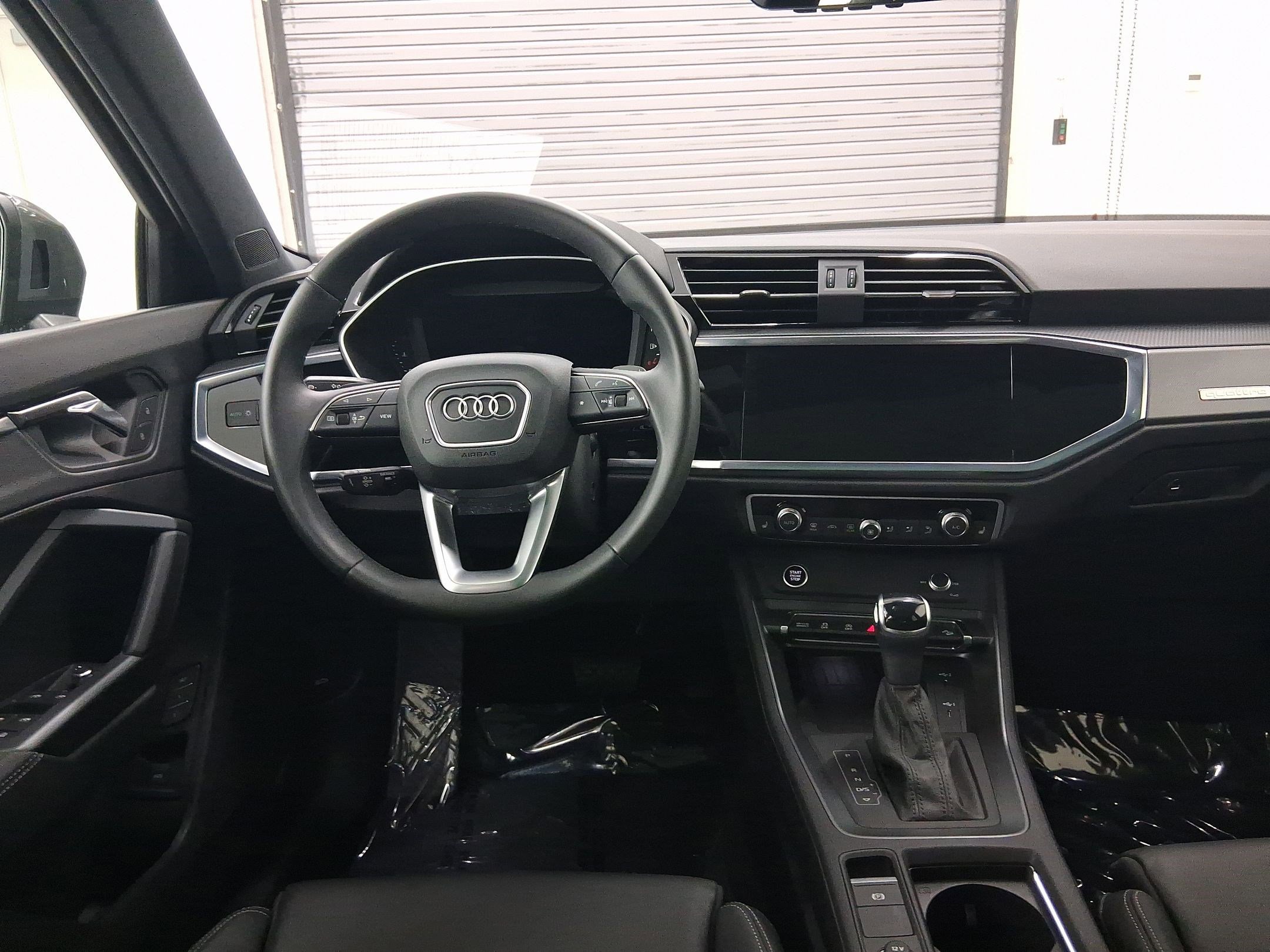 2025 Audi Q3 S line Premium photo 4