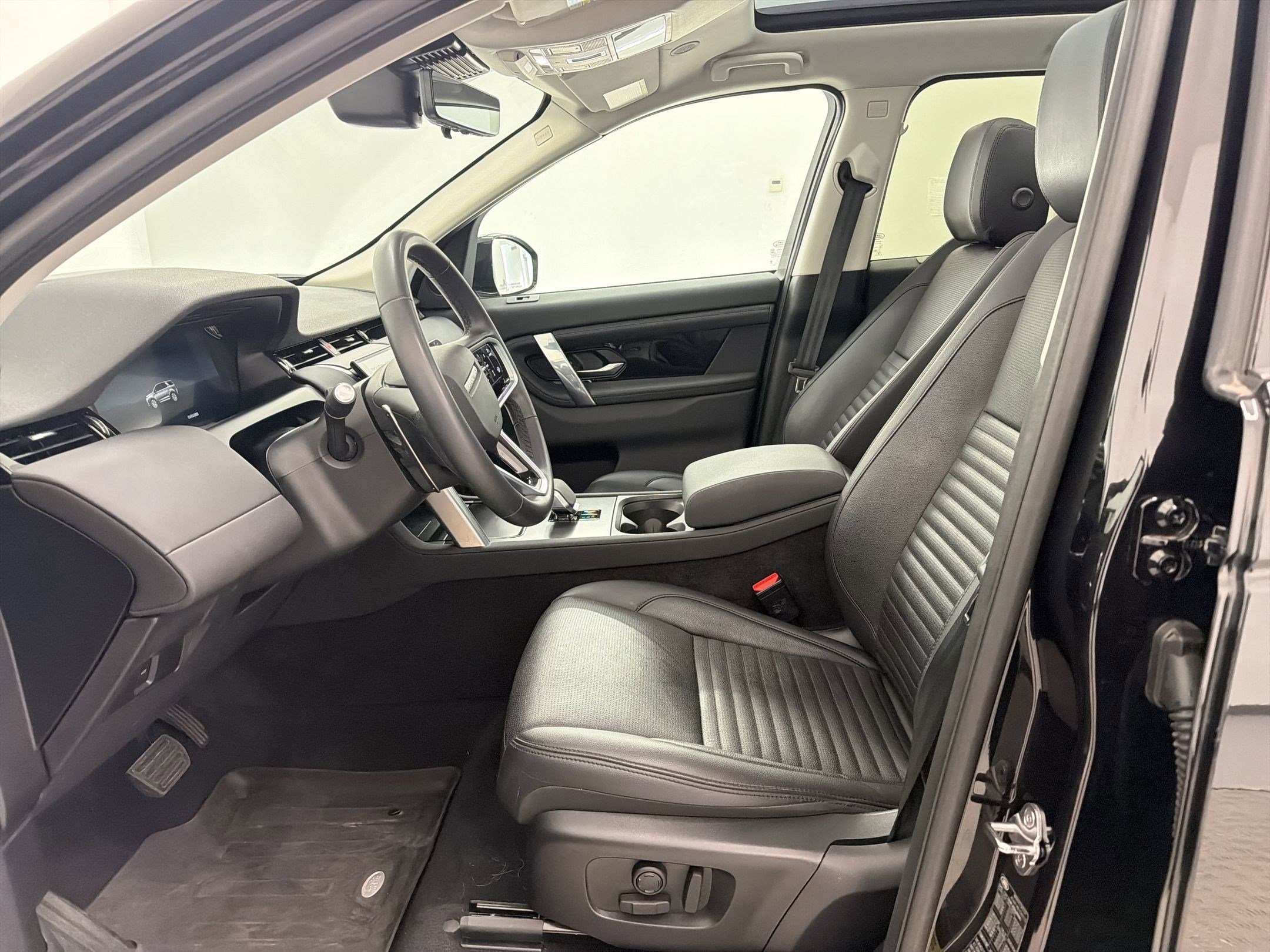 2024 Land Rover Discovery Sport Core S photo 4