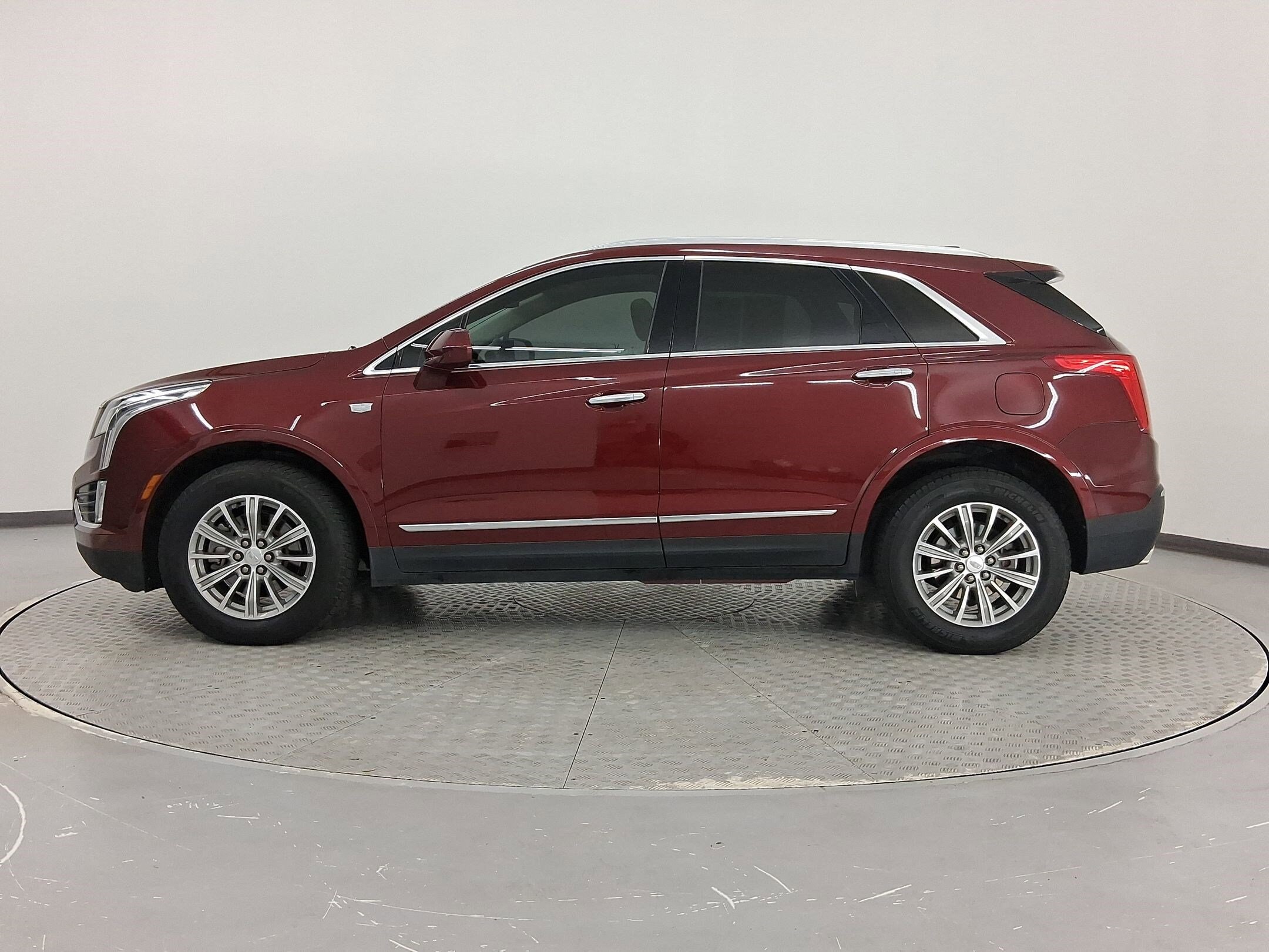 2017 Cadillac XT5 Luxury photo 2