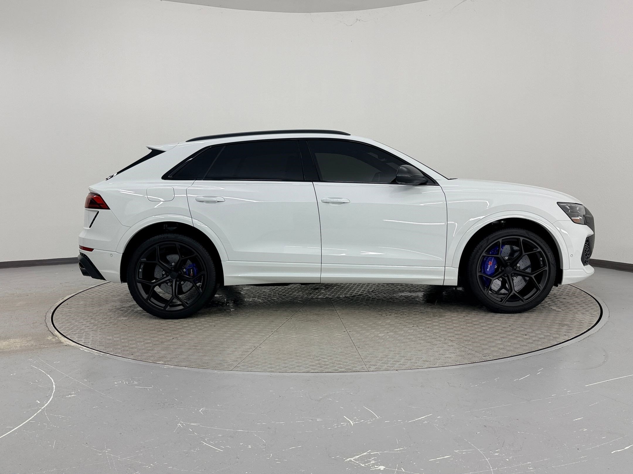 2026 Audi RS Q8 performance photo 3