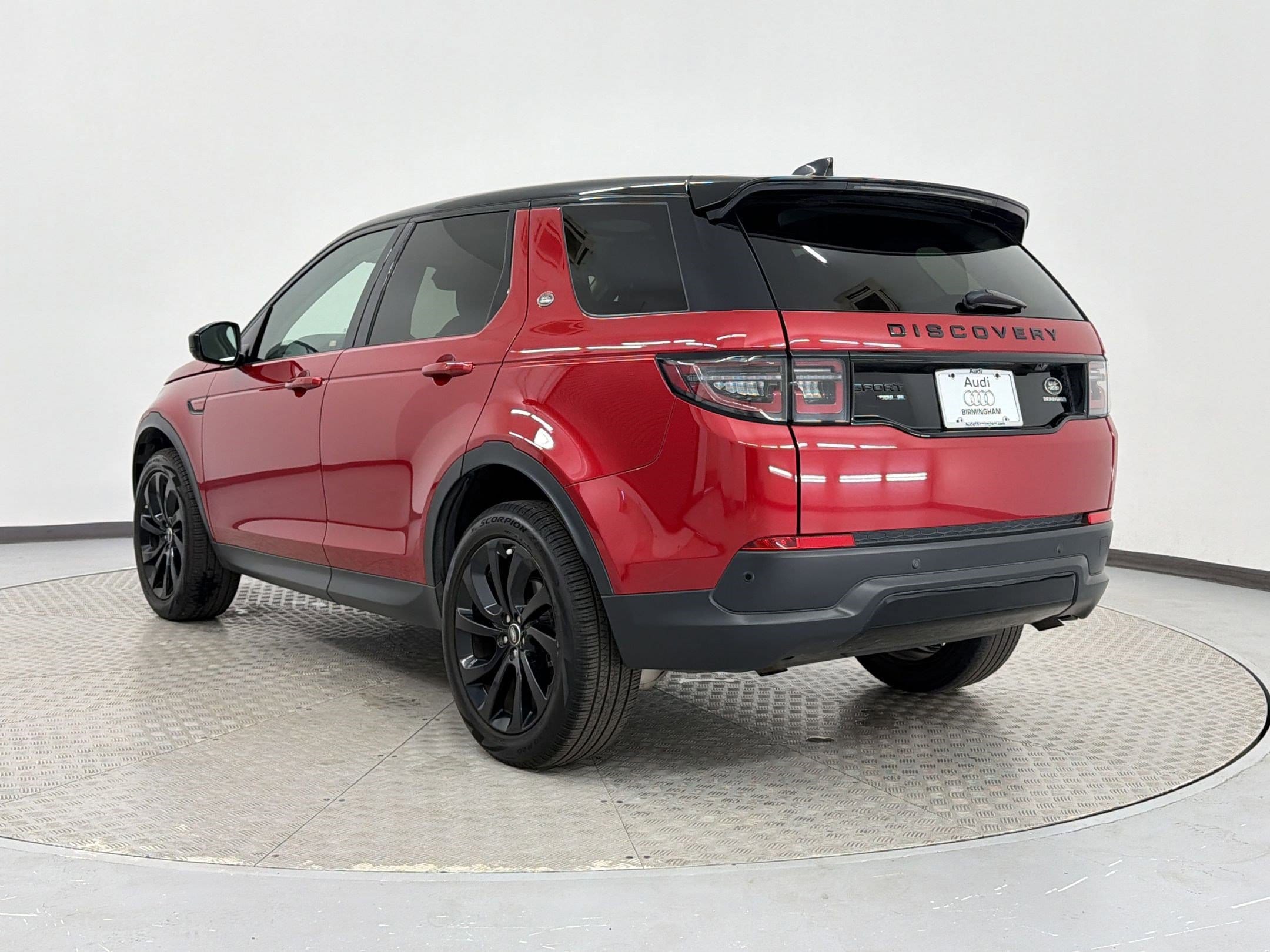 2020 Land Rover Discovery Sport SE photo 2