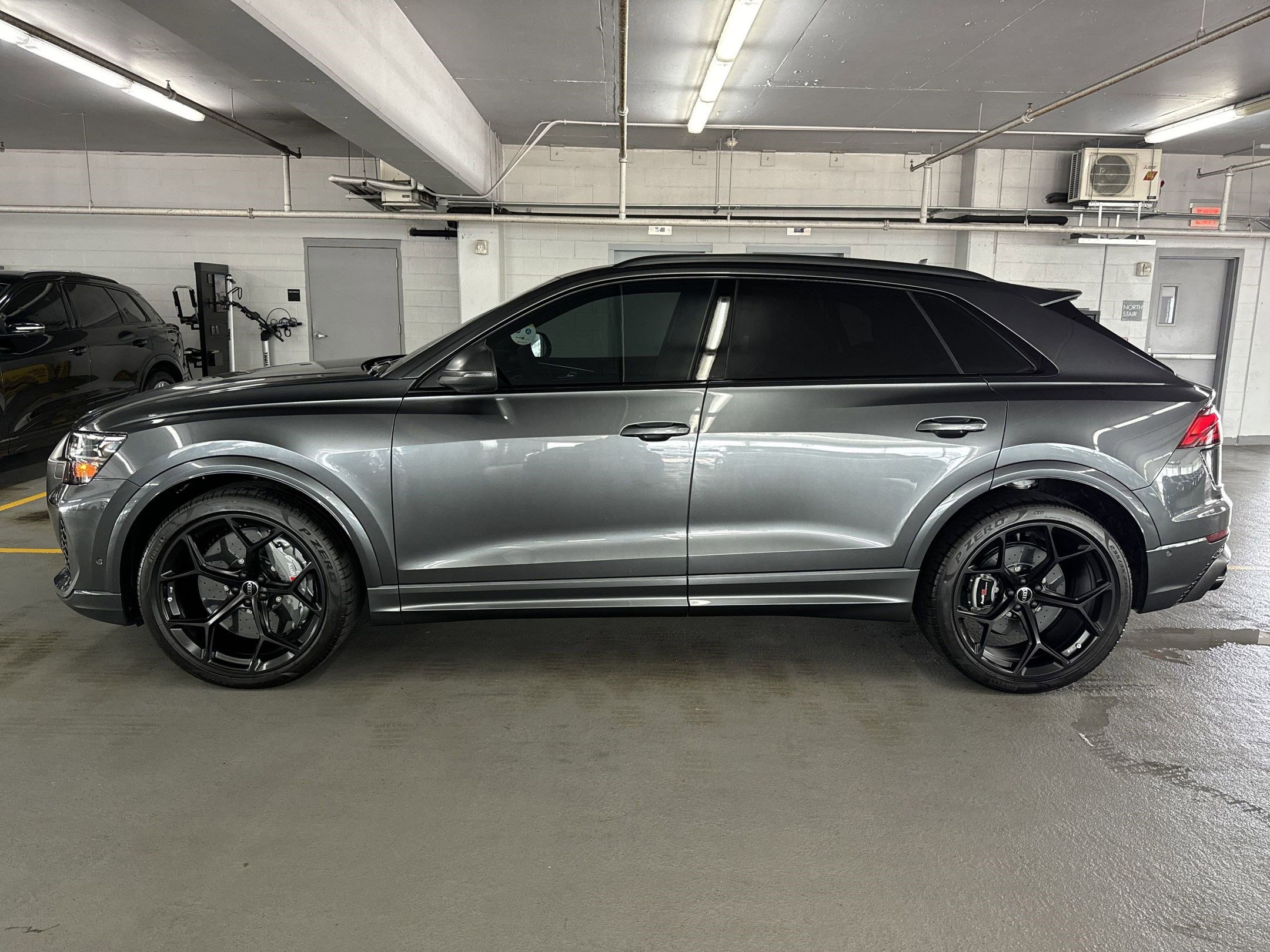 2025 Audi RS Q8 photo 2