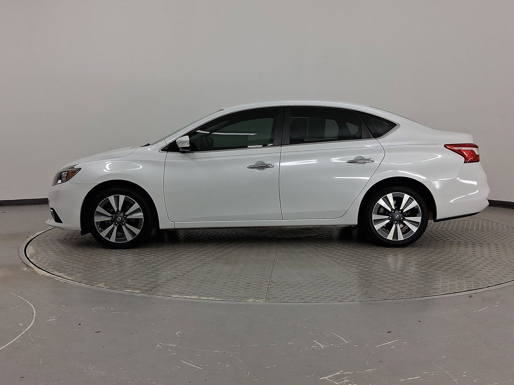 2017 Nissan Sentra SL photo 2
