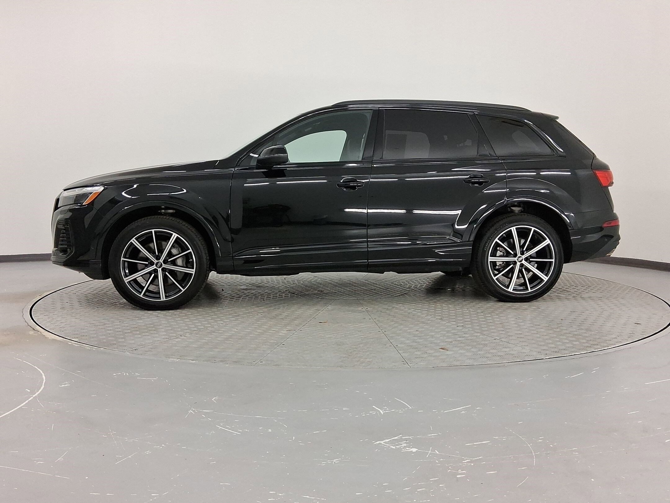 2025 Audi Q7 Premium Plus photo 2