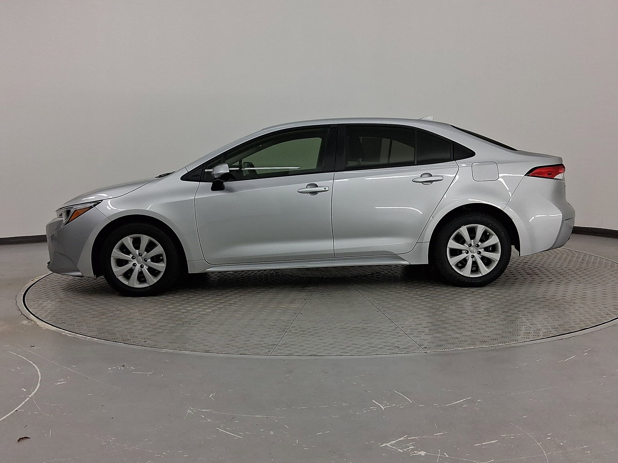 2024 Toyota Corolla LE photo 2