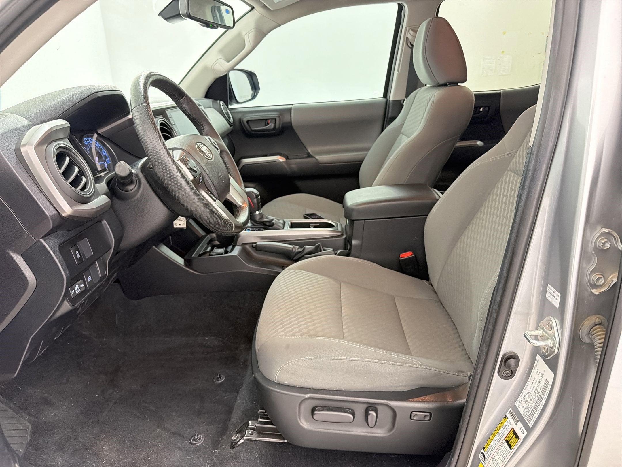 2022 Toyota Tacoma SR5 photo 4