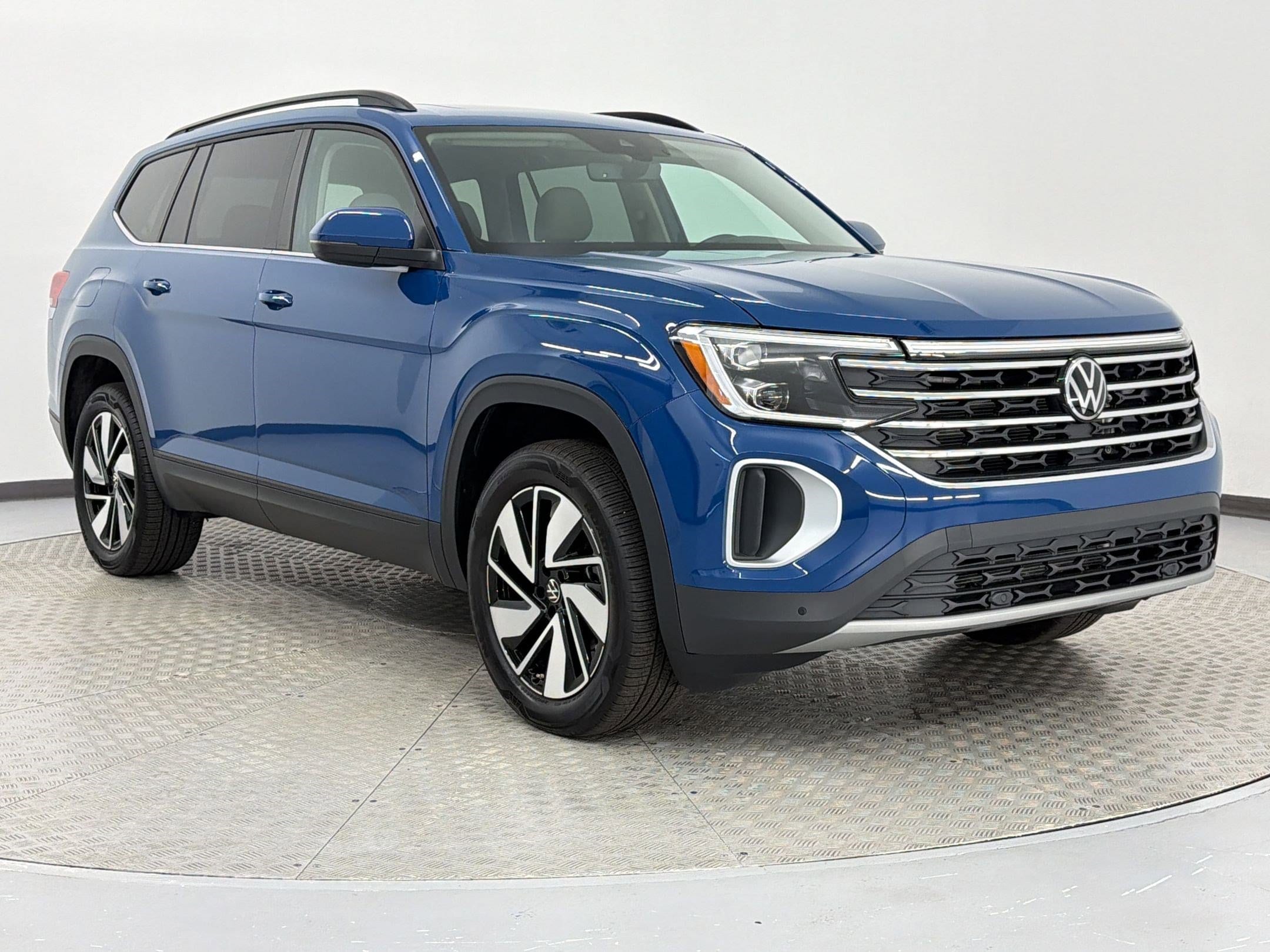2026 Volkswagen Atlas 2.0T SE w/Technology photo 6