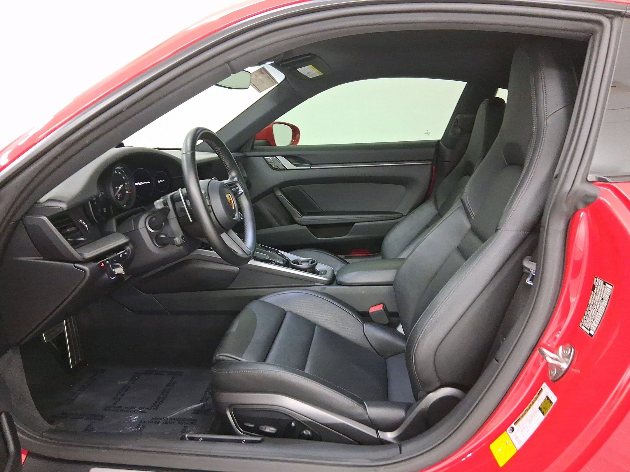 2020 Porsche 911 Carrera photo 4