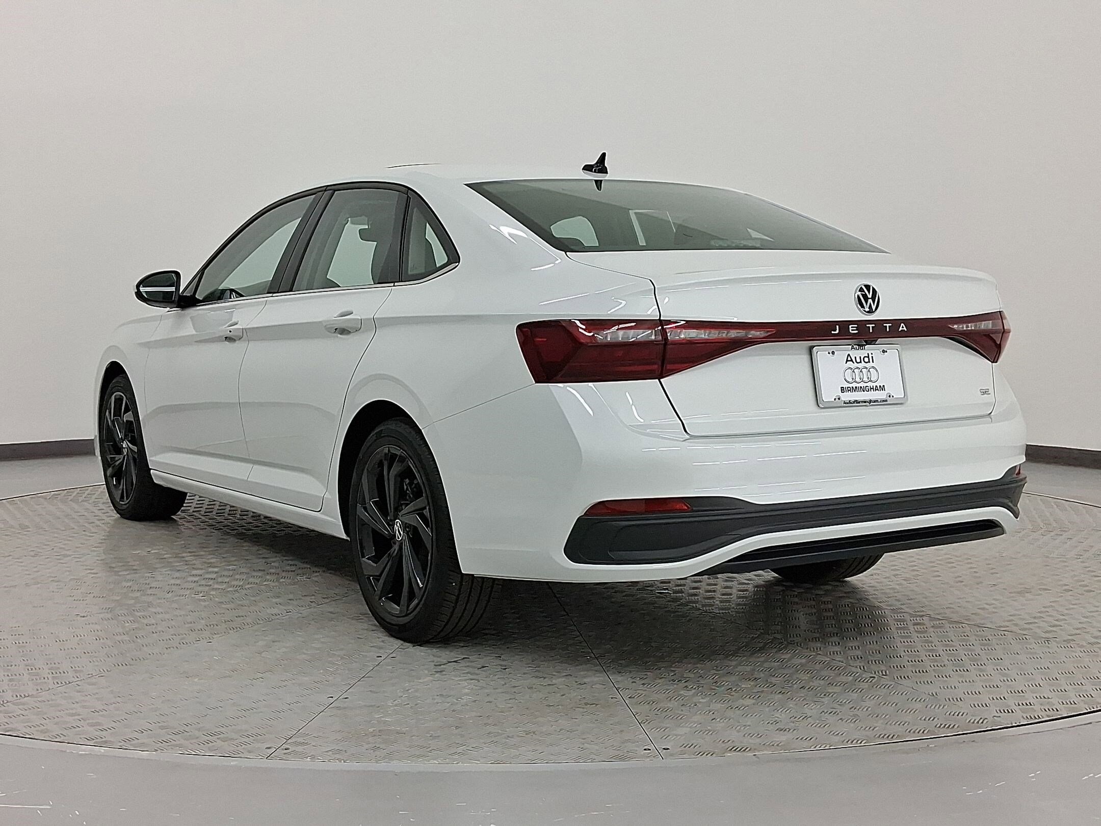 2025 Volkswagen Jetta SE photo 2