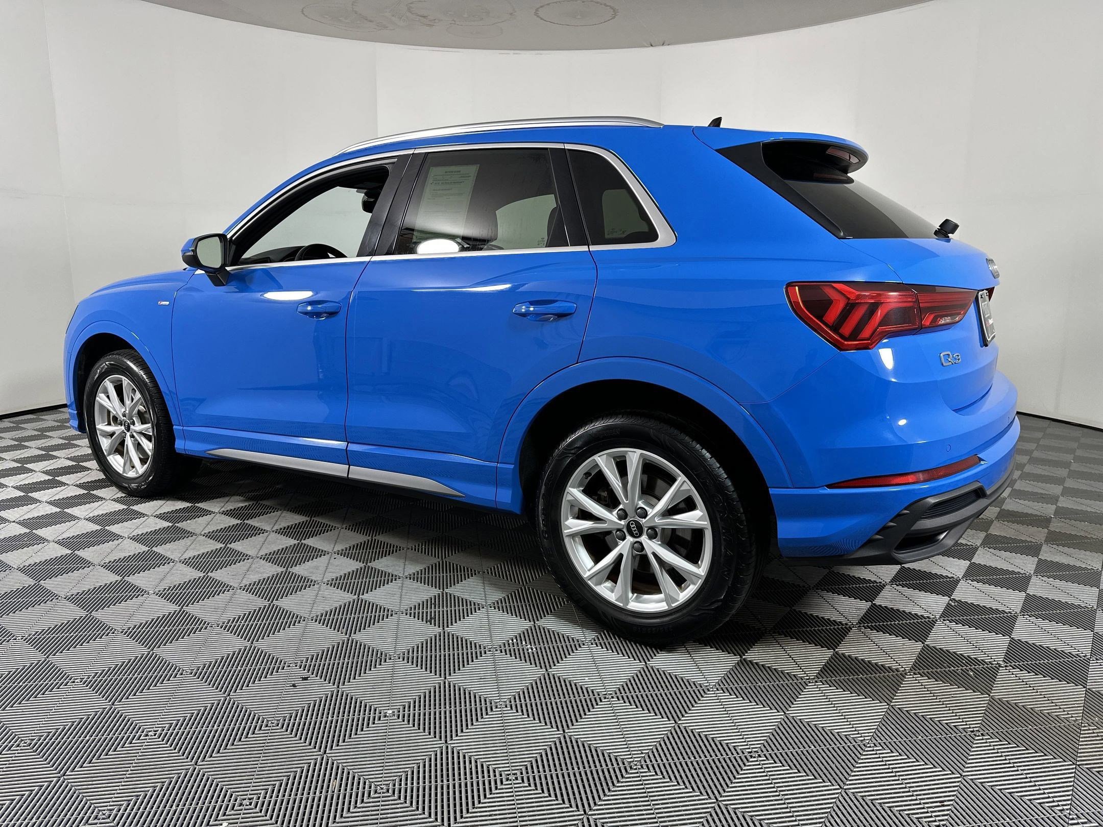 2023 Audi Q3 45 TFSI S line Premium photo 2
