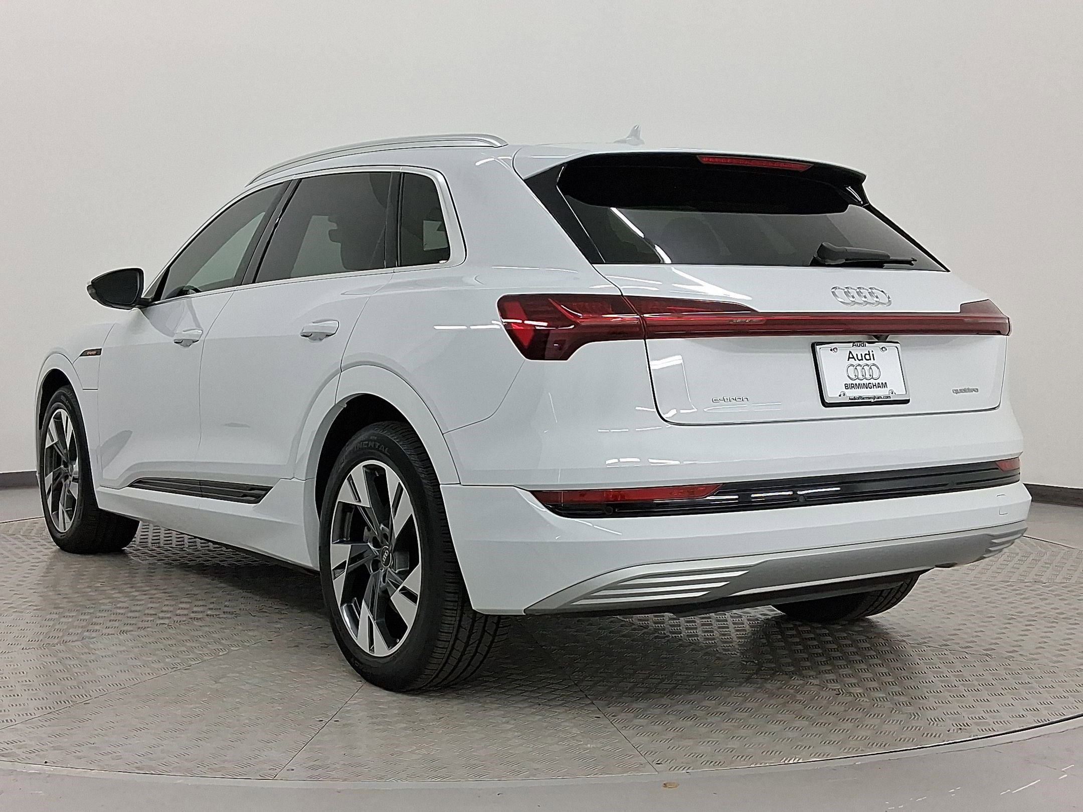 2022 Audi e-tron Premium photo 3