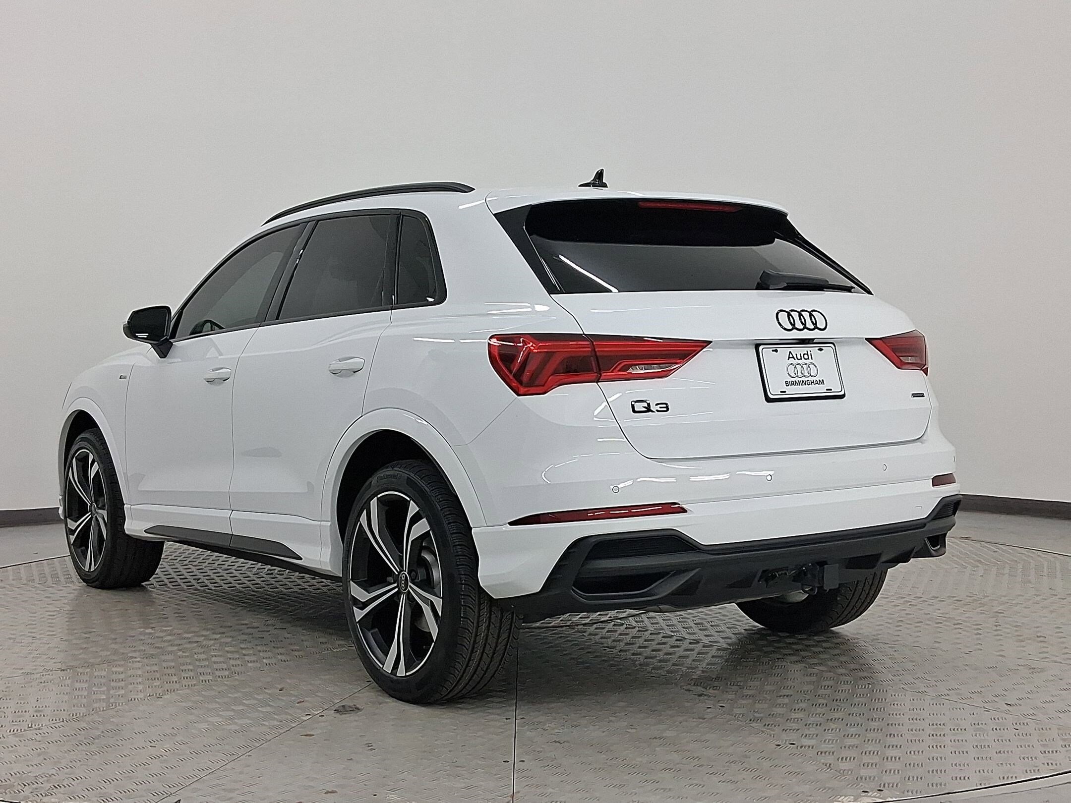 2024 Audi Q3 S line Premium Plus photo 3