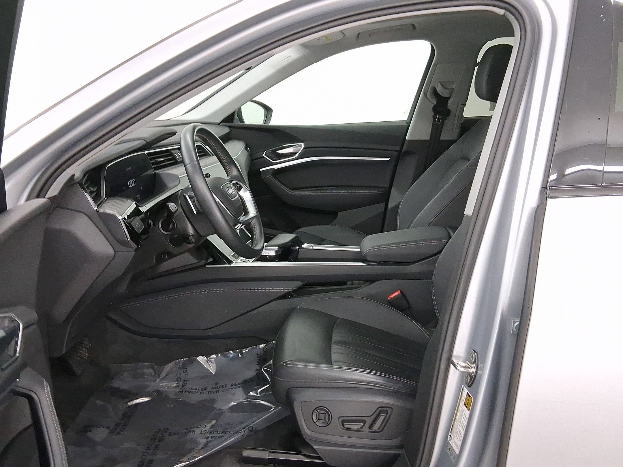 2021 Audi e-tron Premium photo 4