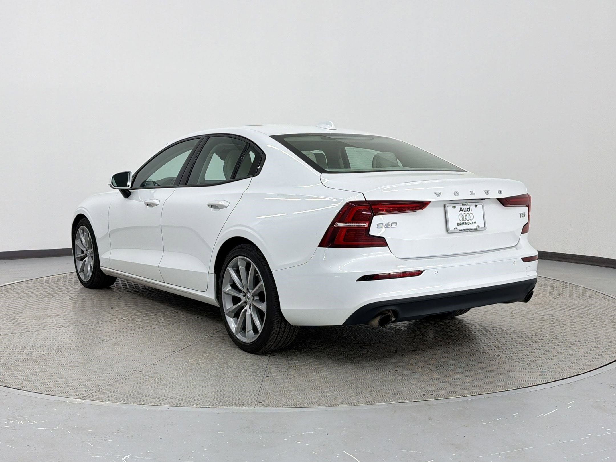 2021 Volvo S60 Momentum photo 2