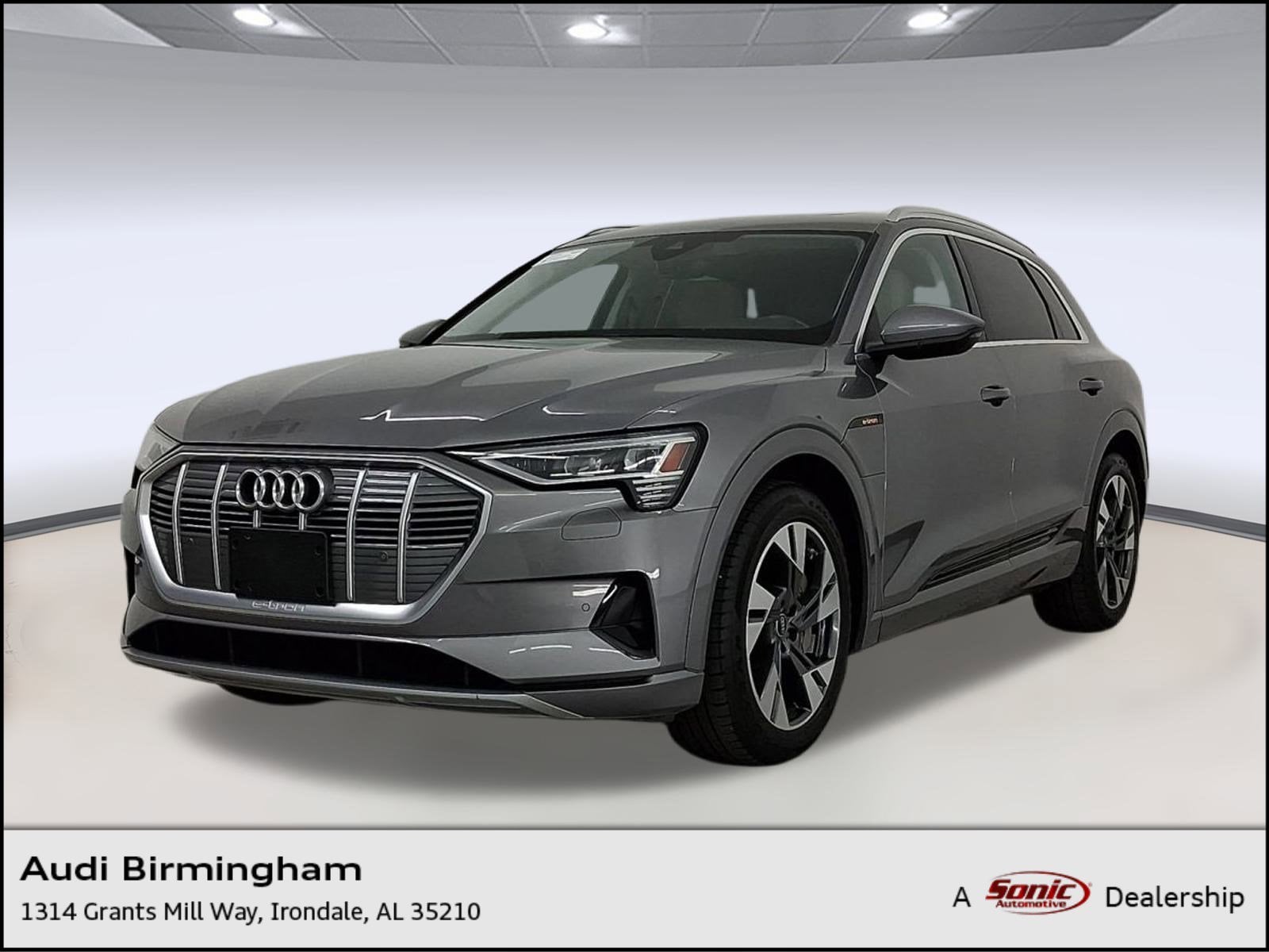 2022 Audi e-tron Premium's photo