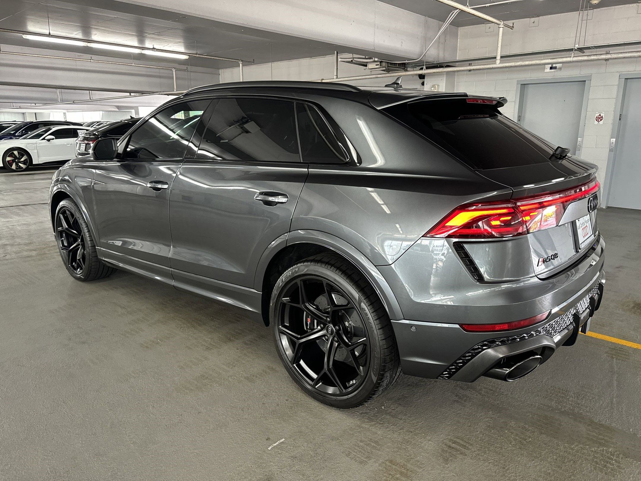 2025 Audi RS Q8 photo 3