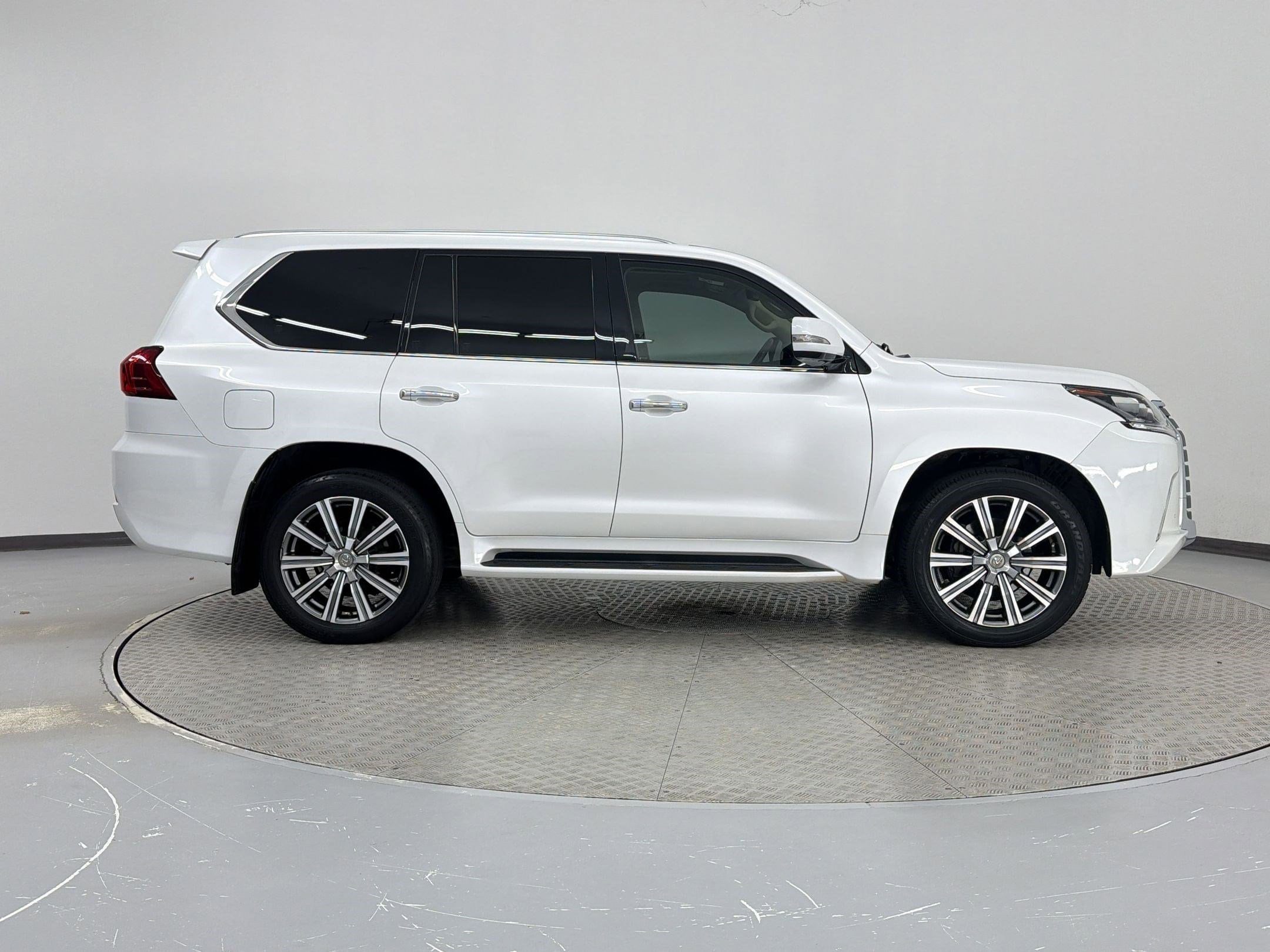 2019 LEXUS LX 570 LX 570 photo 3