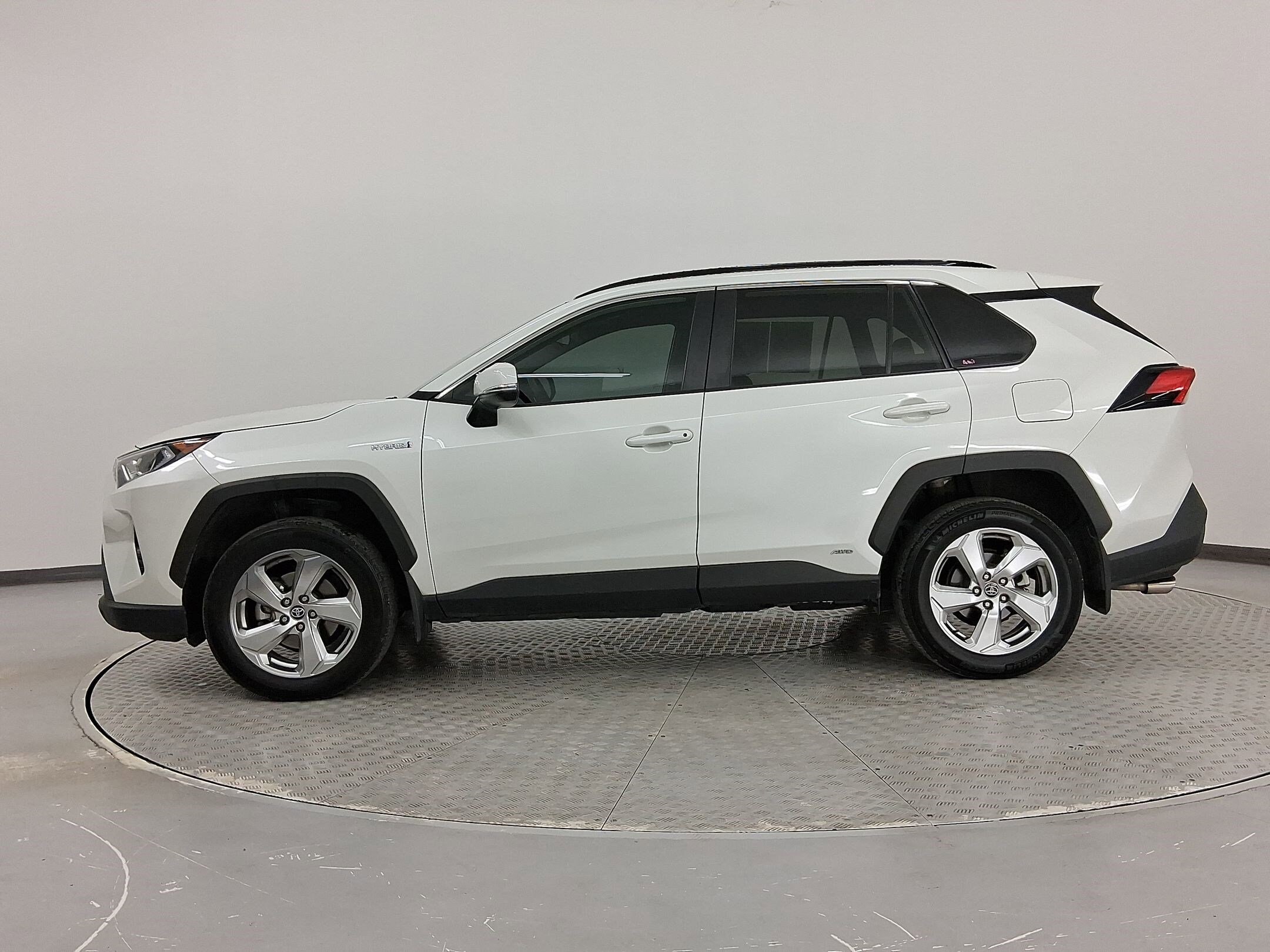 2021 Toyota RAV4 Hybrid XLE Premium photo 2
