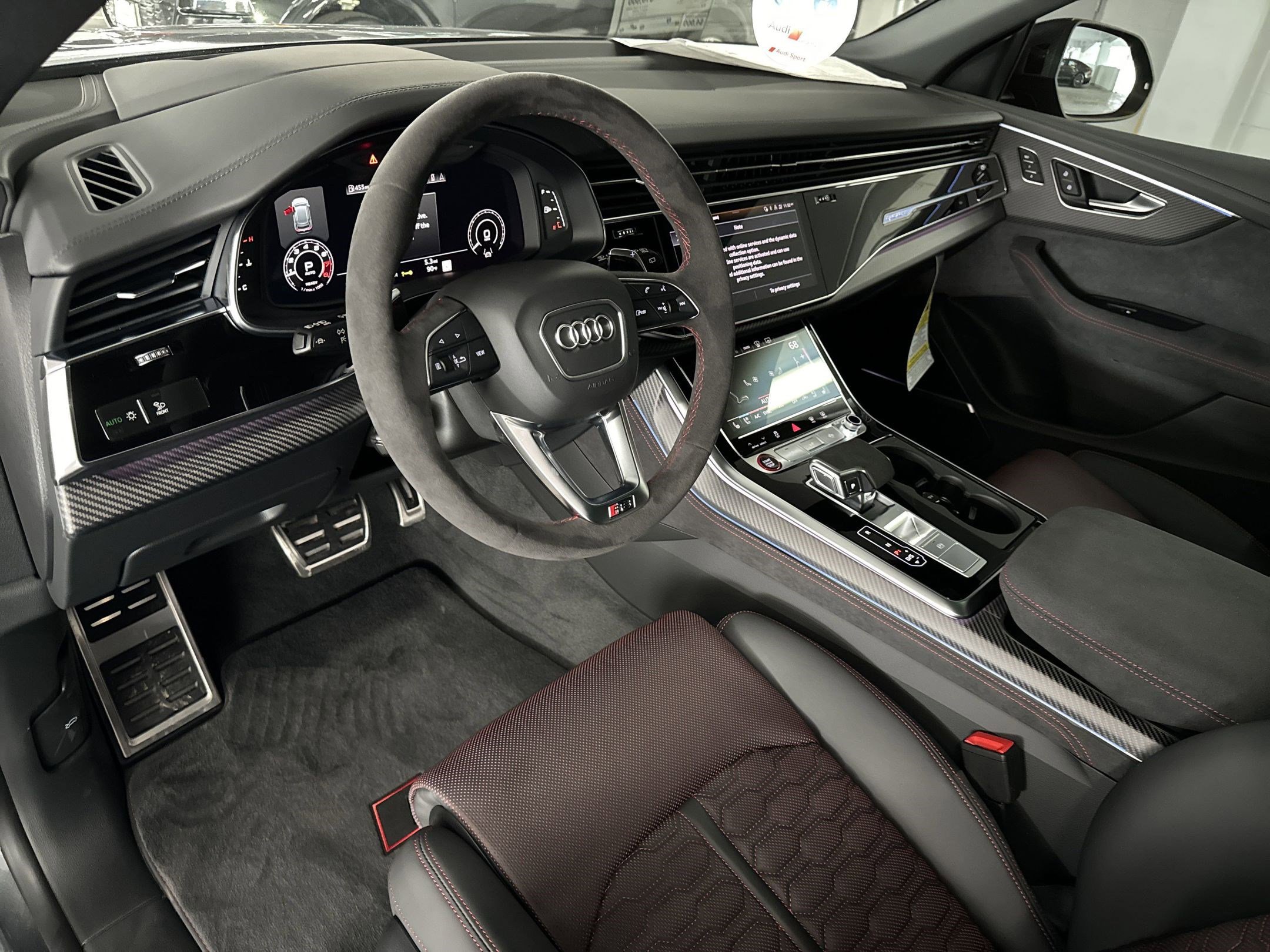 2025 Audi RS Q8 photo 4