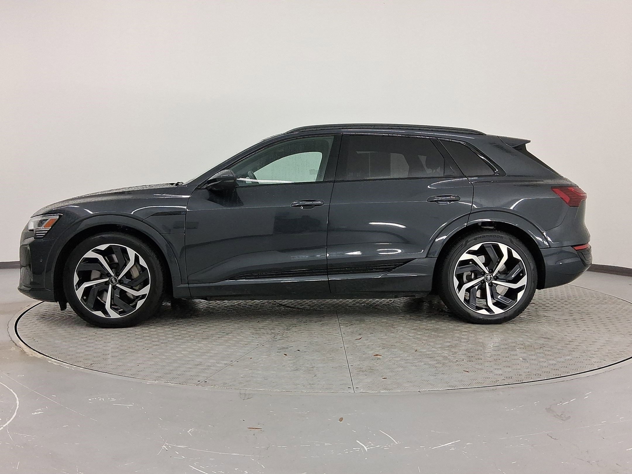 2024 Audi Q8 E-tron Premium Plus photo 2