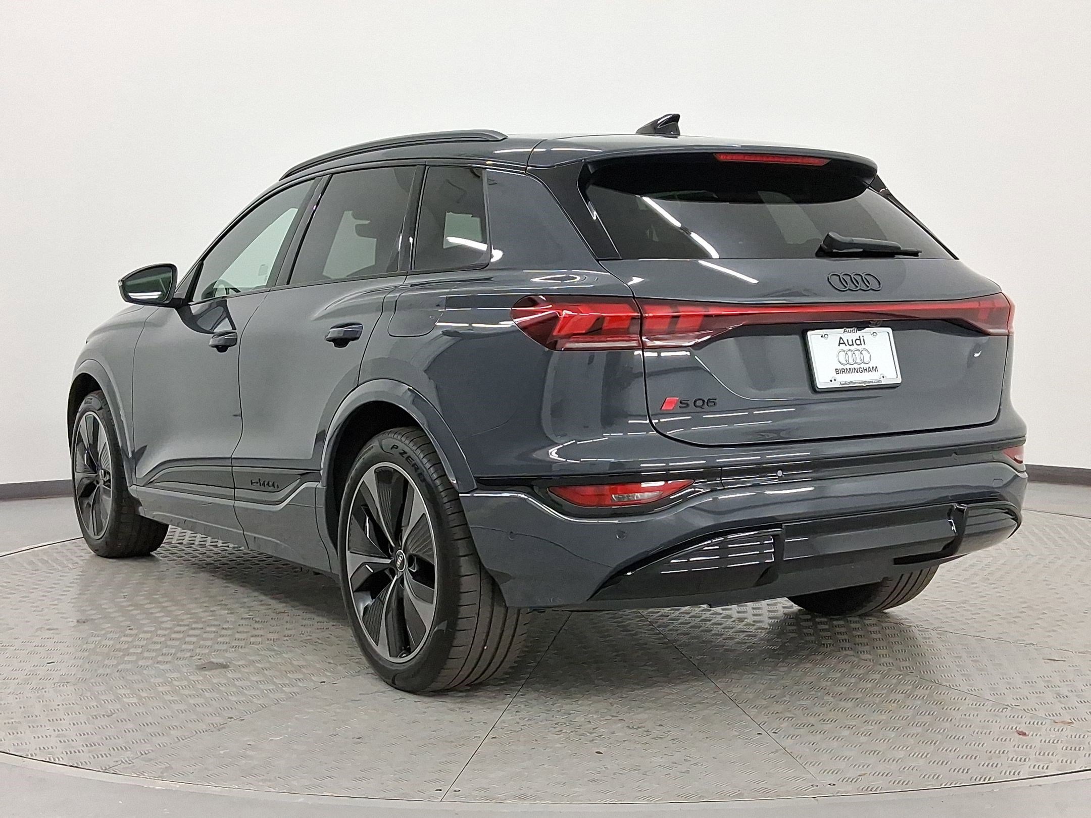 2025 Audi SQ6 photo 2