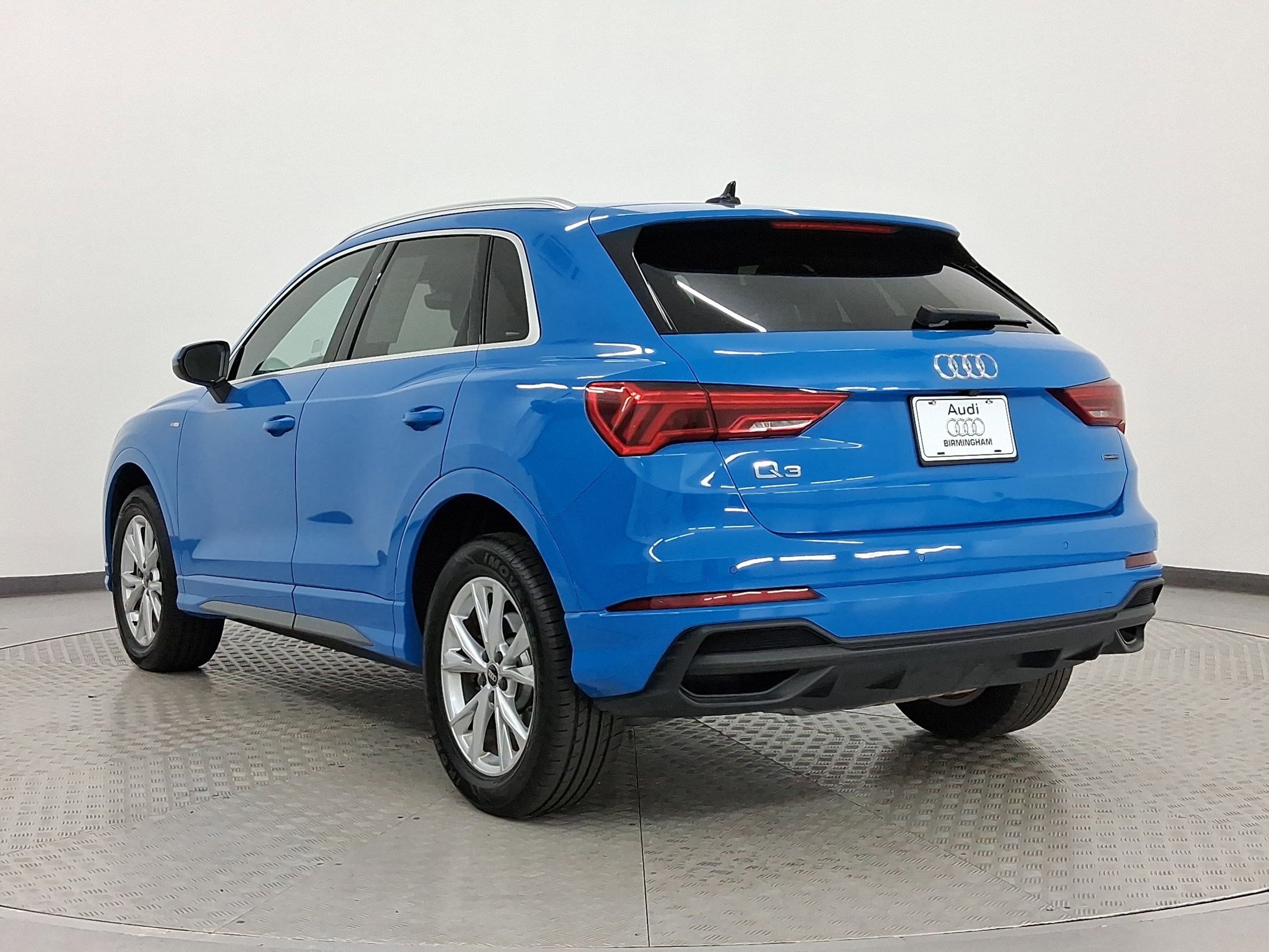 2023 Audi Q3 45 TFSI S line Premium photo 3