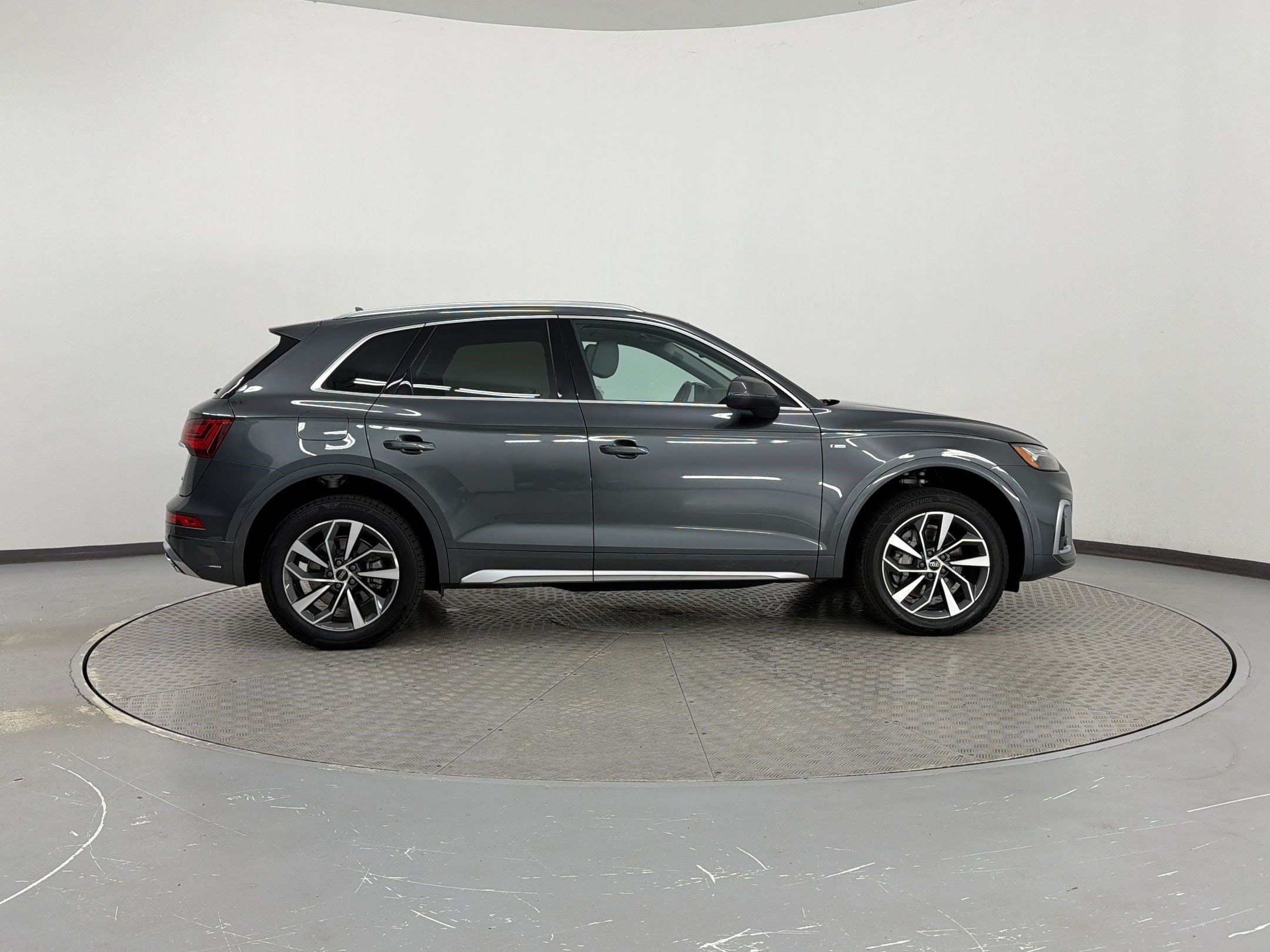 Q5 S Line Premium Plus SUV