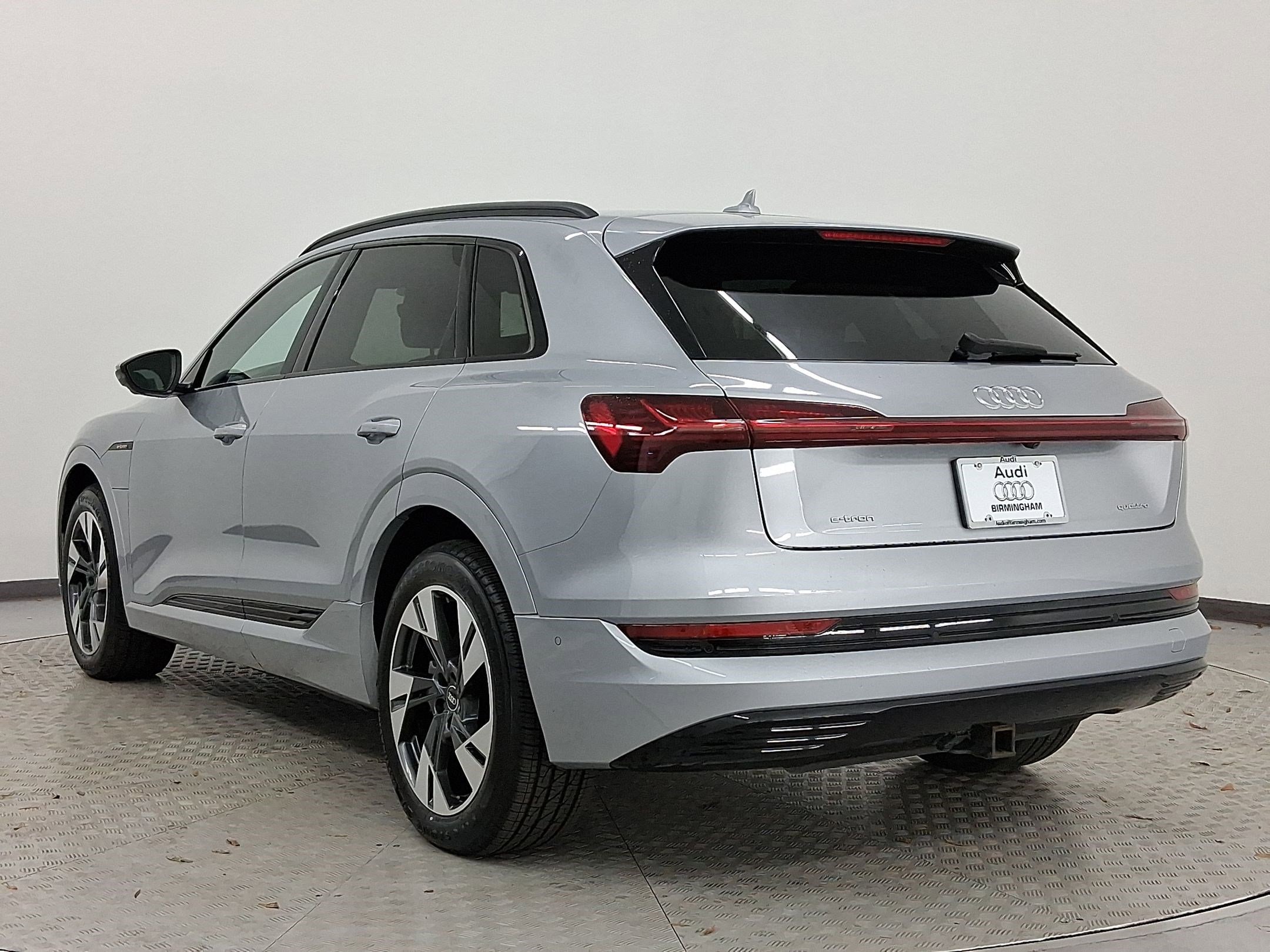 2021 Audi e-tron Premium photo 3