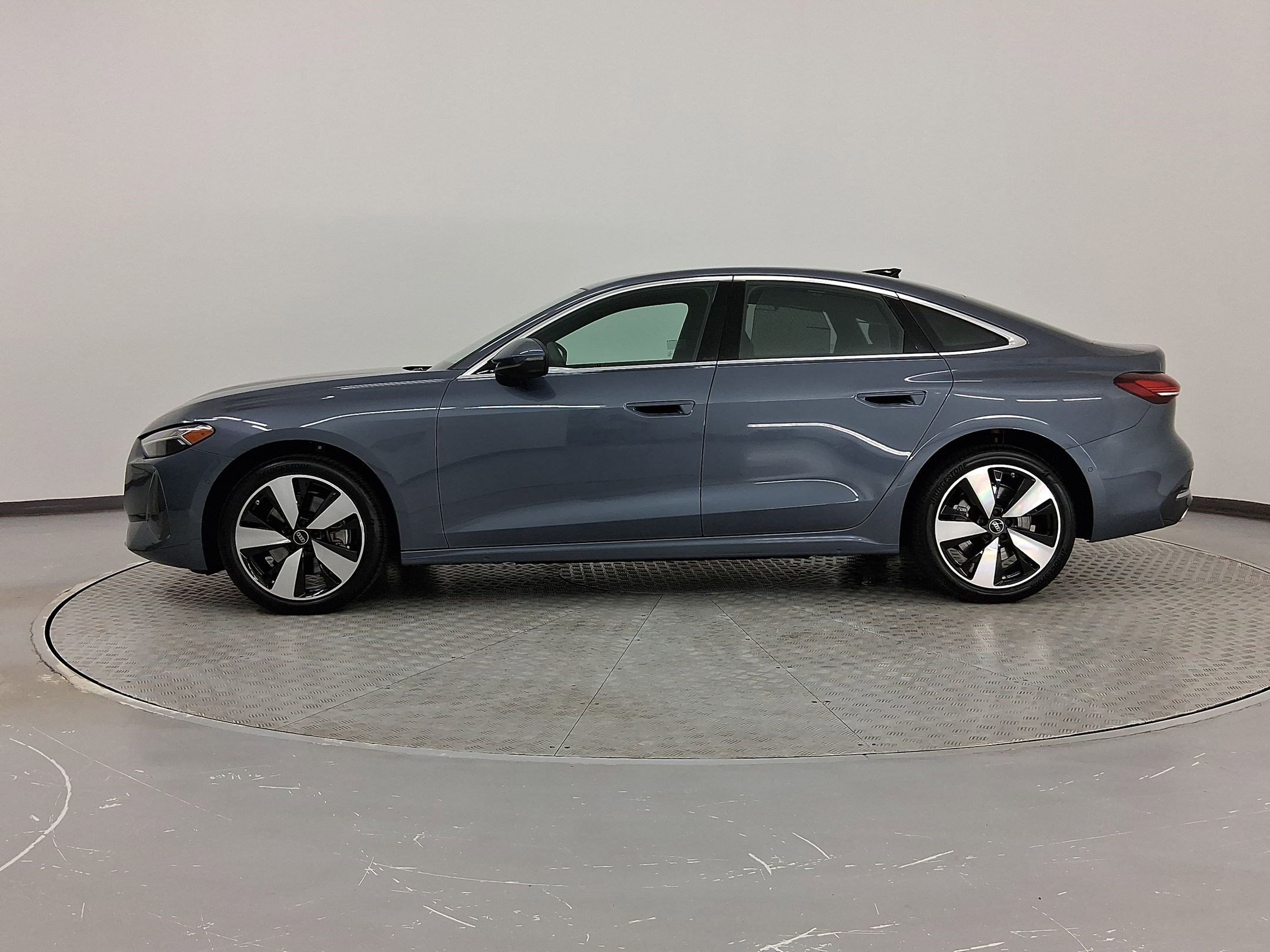 2025 Audi A5 2.0T Premium Plus photo 2