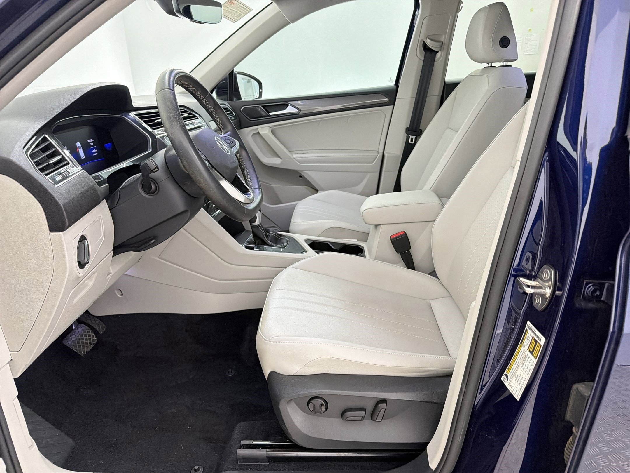 2023 Volkswagen Tiguan SE photo 4