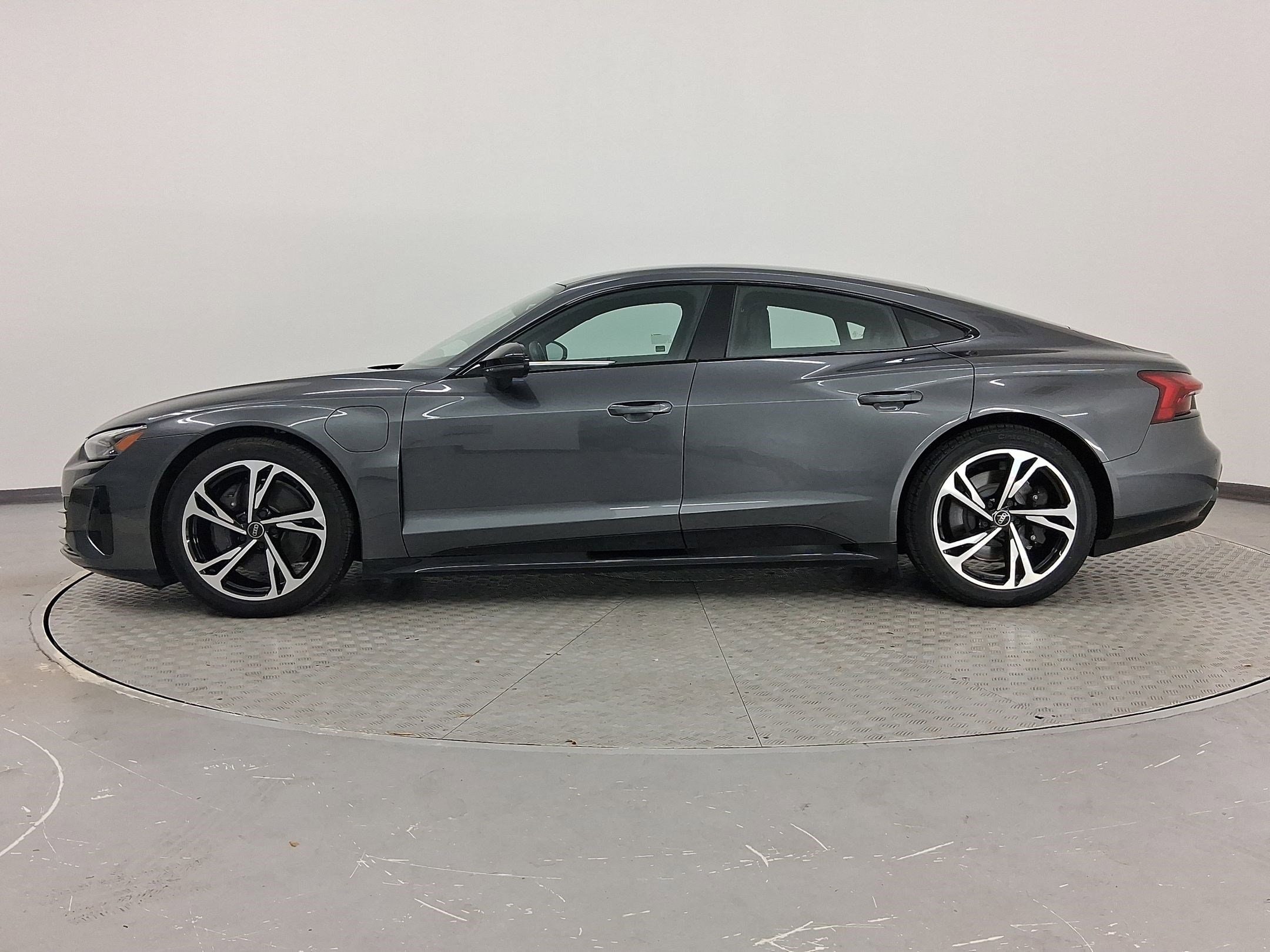 2023 Audi e-tron GT Premium Plus photo 2