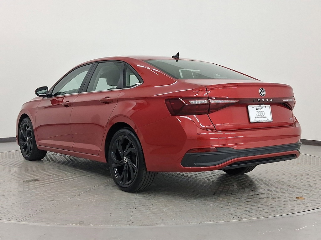 Used 2025 Volkswagen Jetta SE Sedan