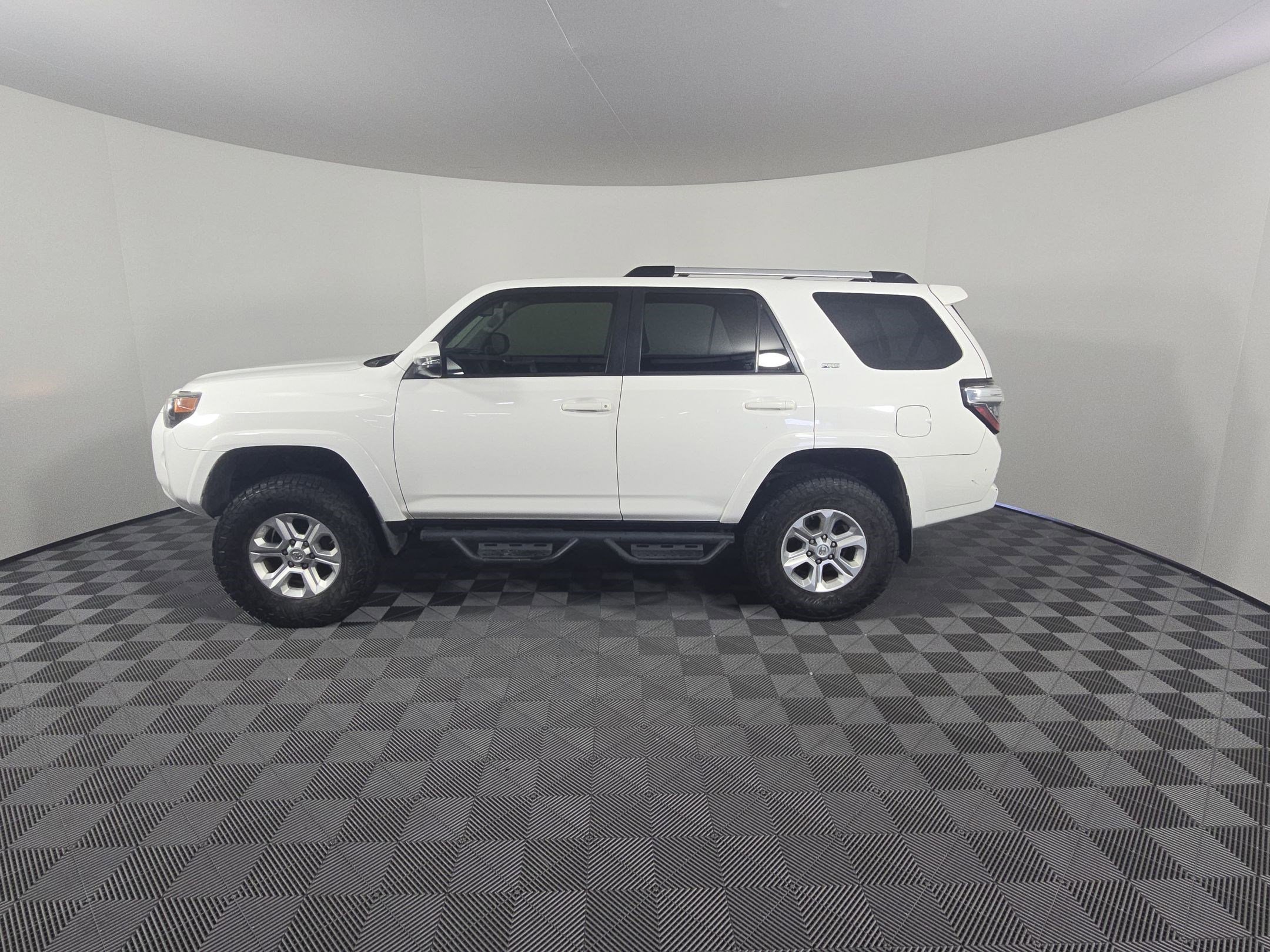 2020 Toyota 4Runner SR5 Premium photo 2
