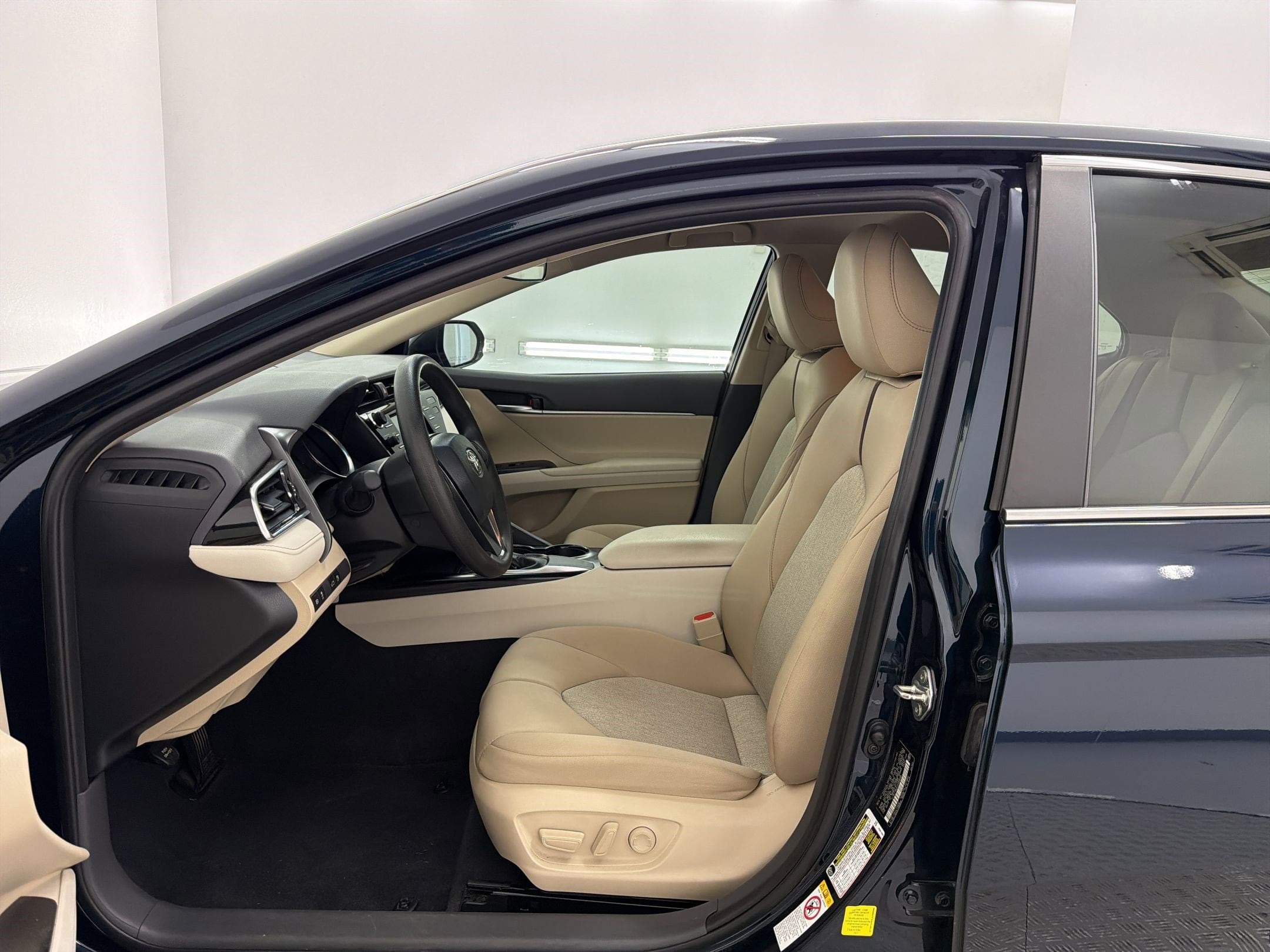 2018 Toyota Camry LE photo 4