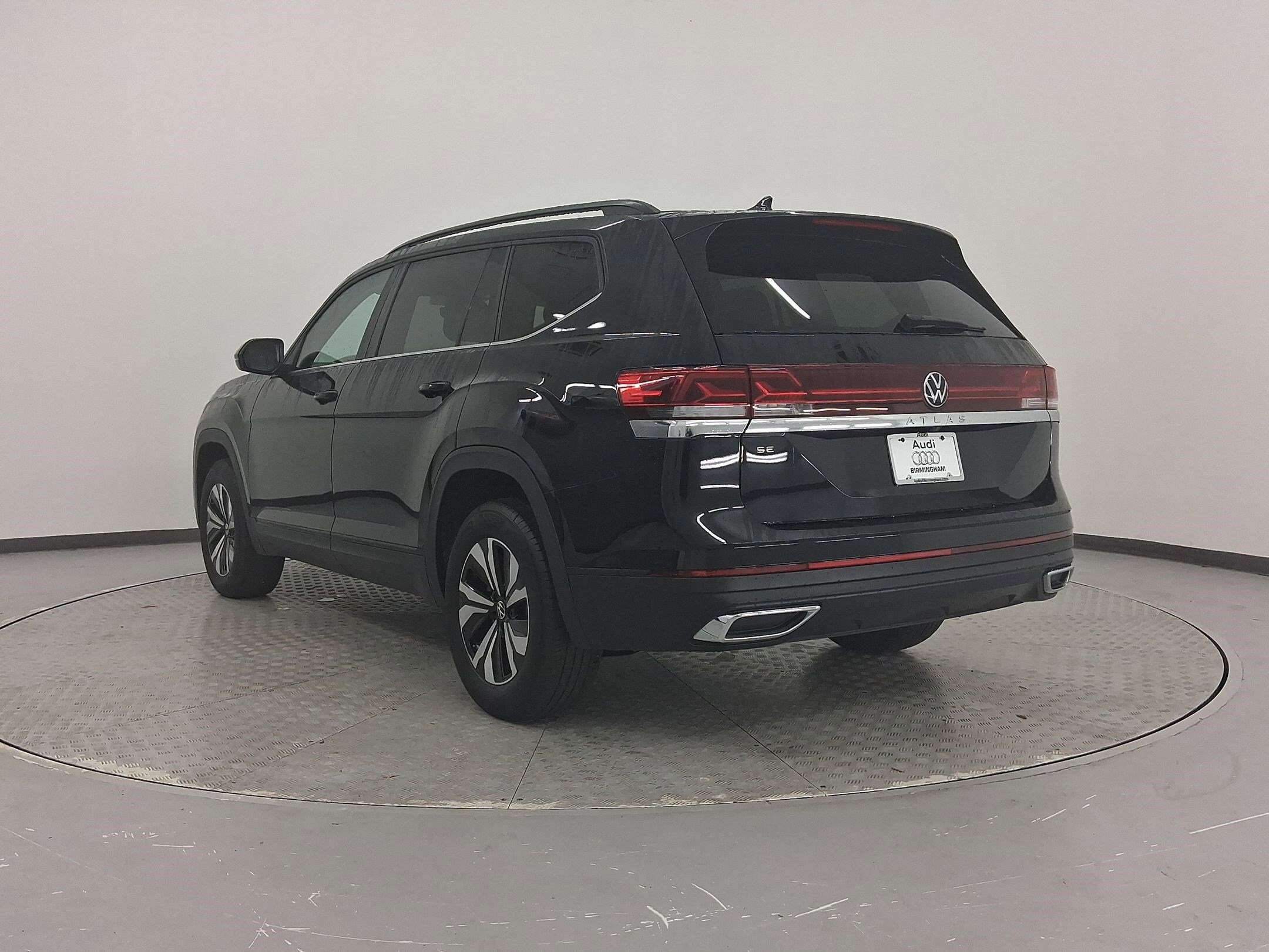 2025 Volkswagen Atlas SE photo 3