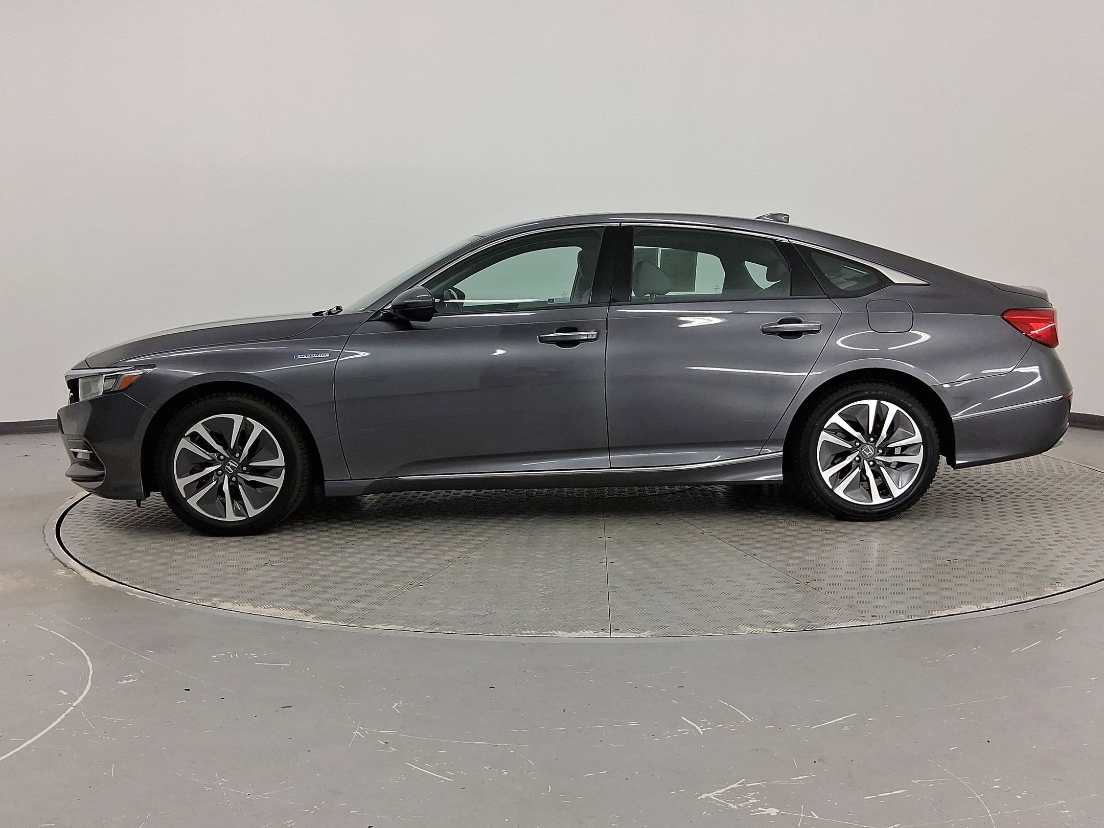 2019 Honda Accord Hybrid Touring photo 2