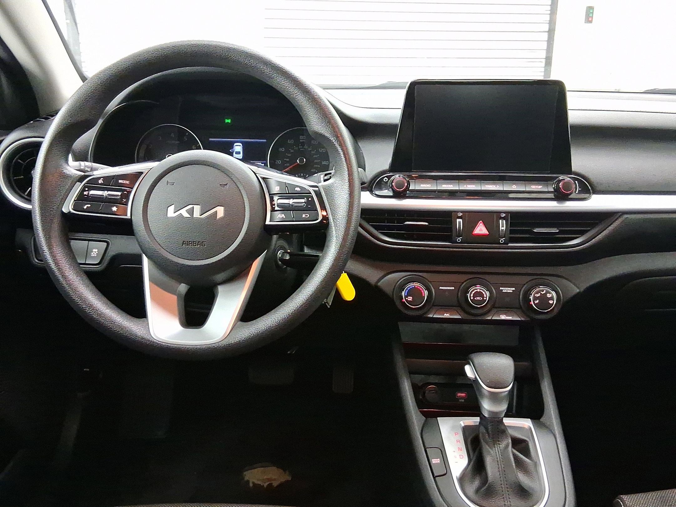 2023 Kia Forte LXS photo 4