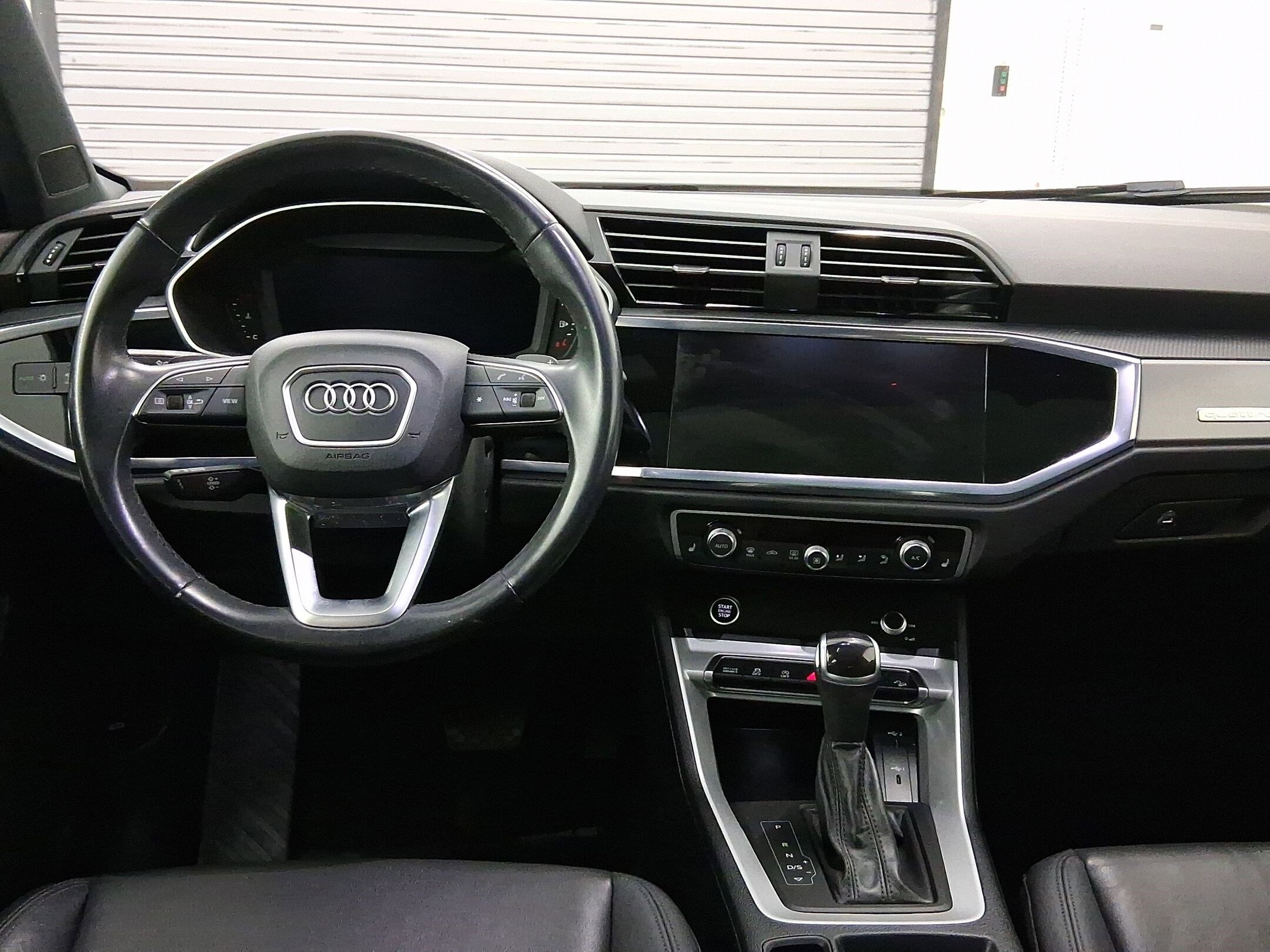 2023 Audi Q3 45 TFSI S line Premium photo 4