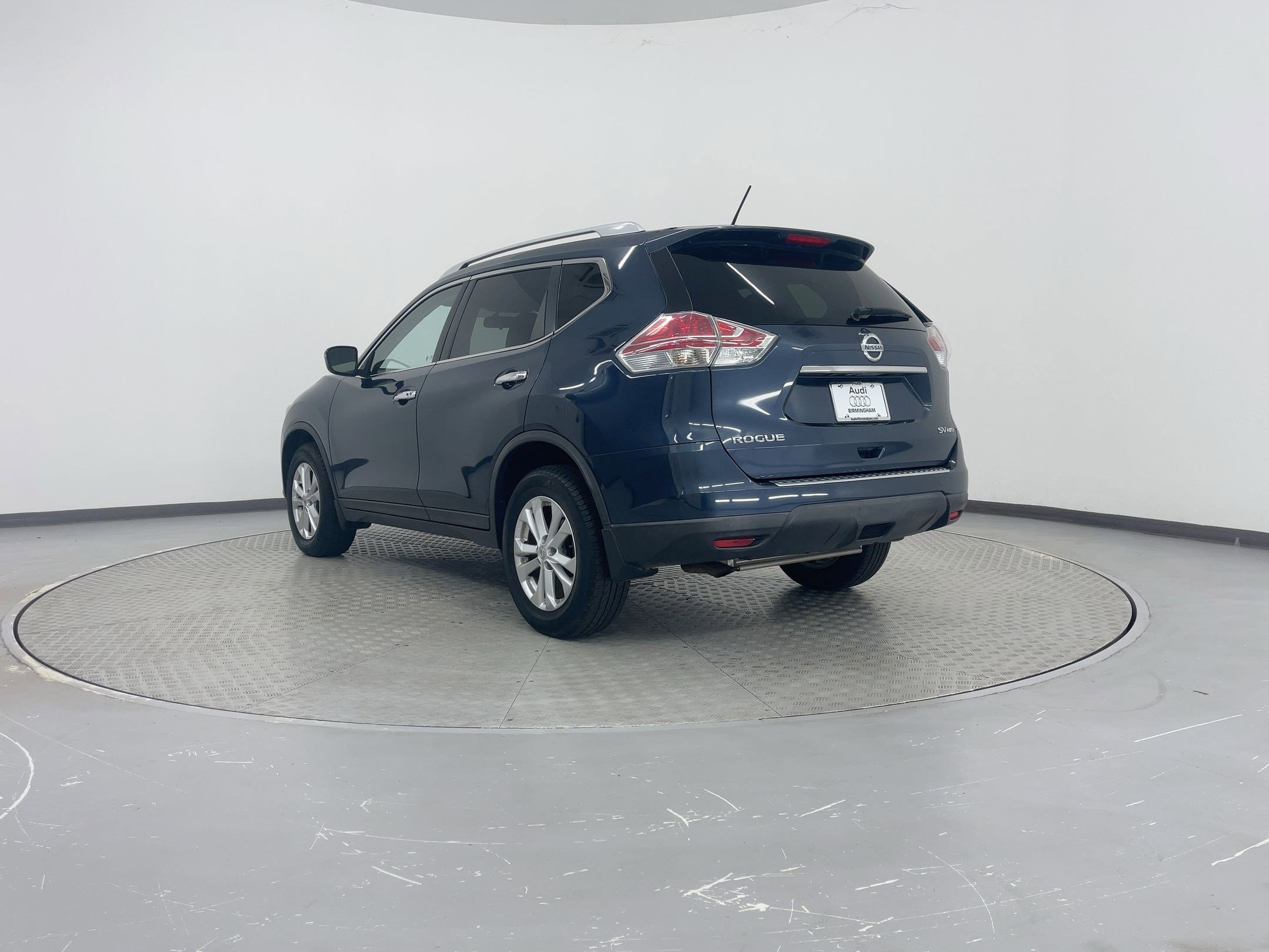 2016 Nissan Rogue SV photo 2