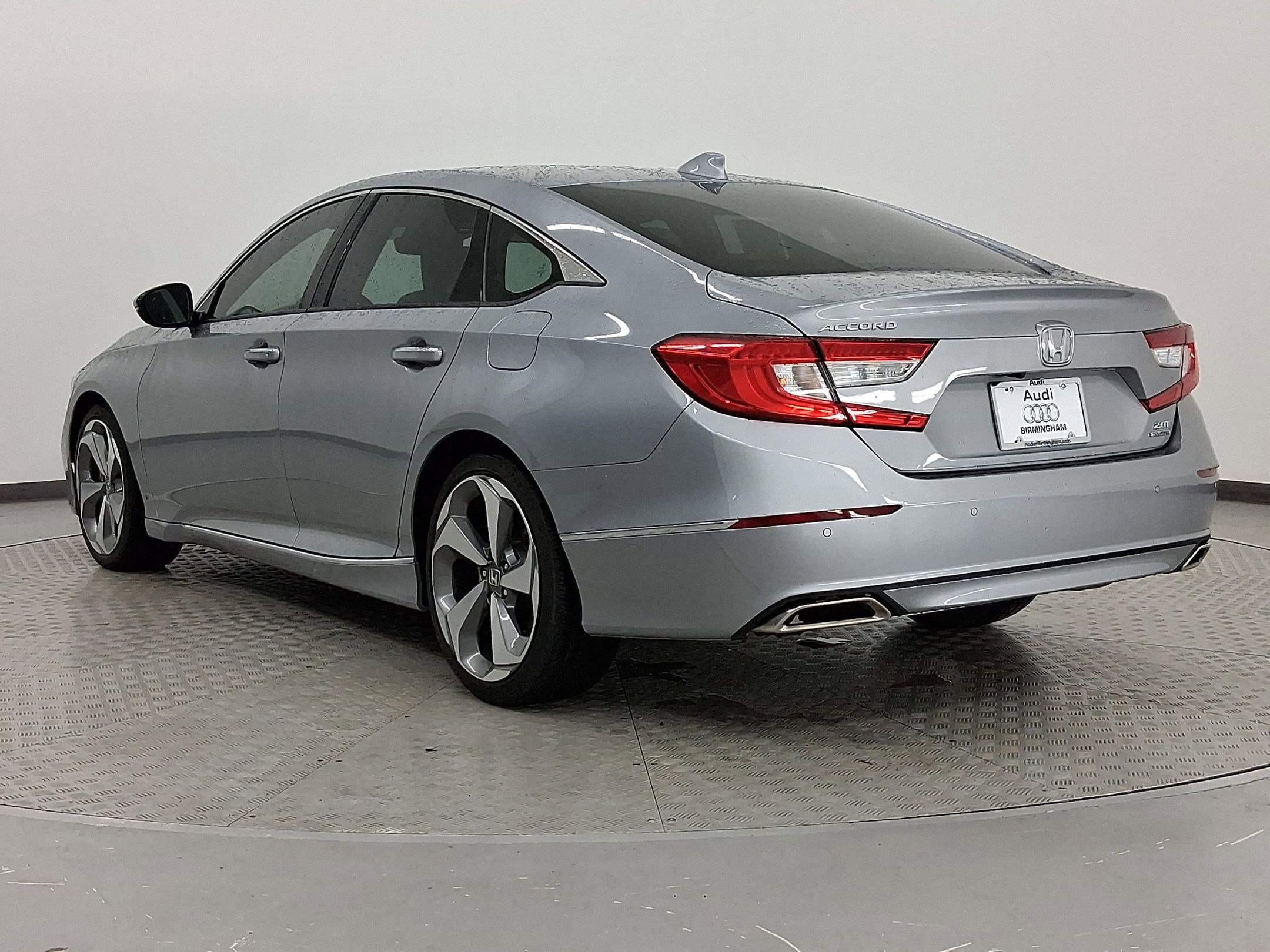 2019 Honda Accord Touring 2.0T photo 3