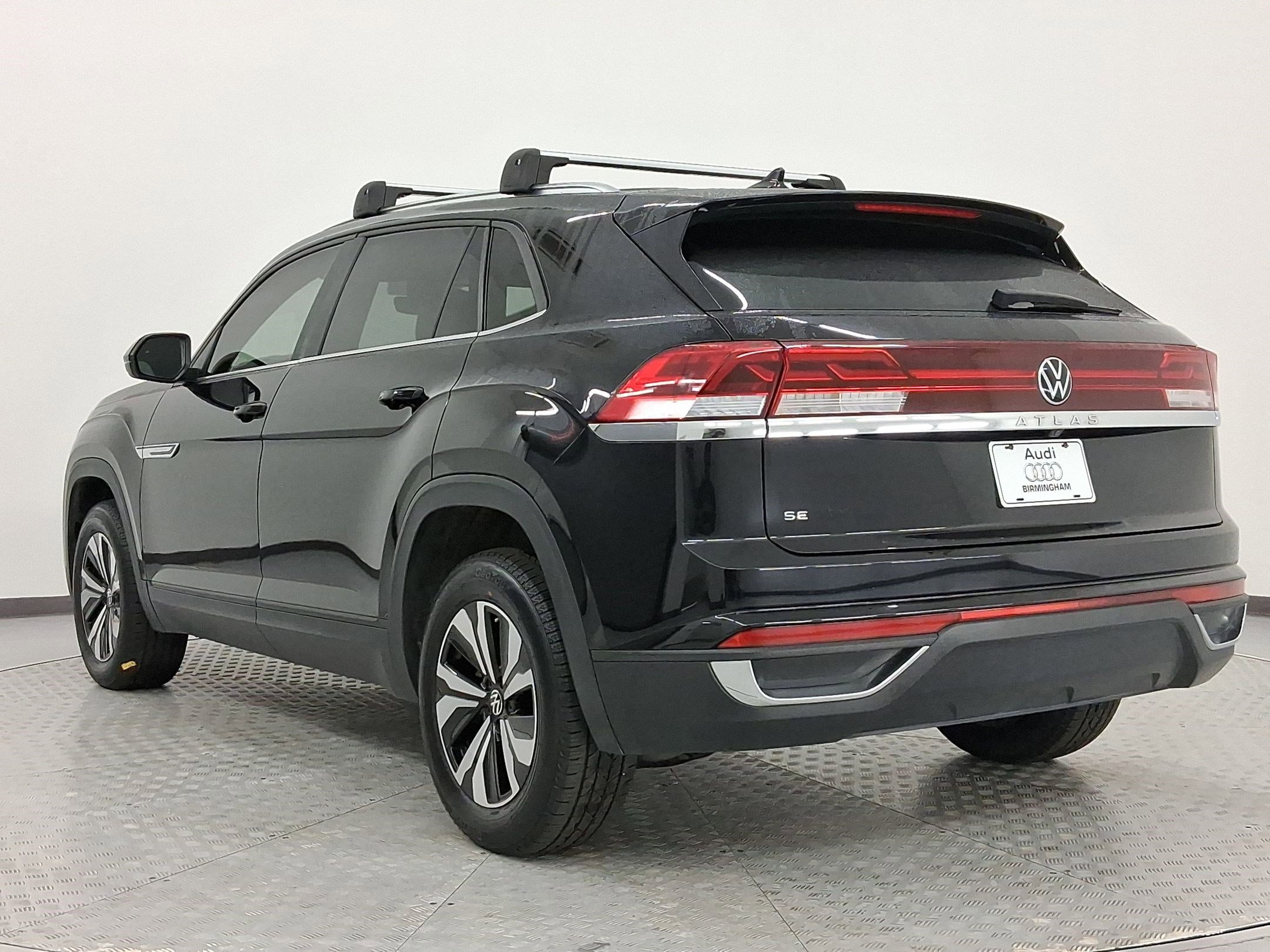 2024 Volkswagen Atlas Cross Sport SE photo 2