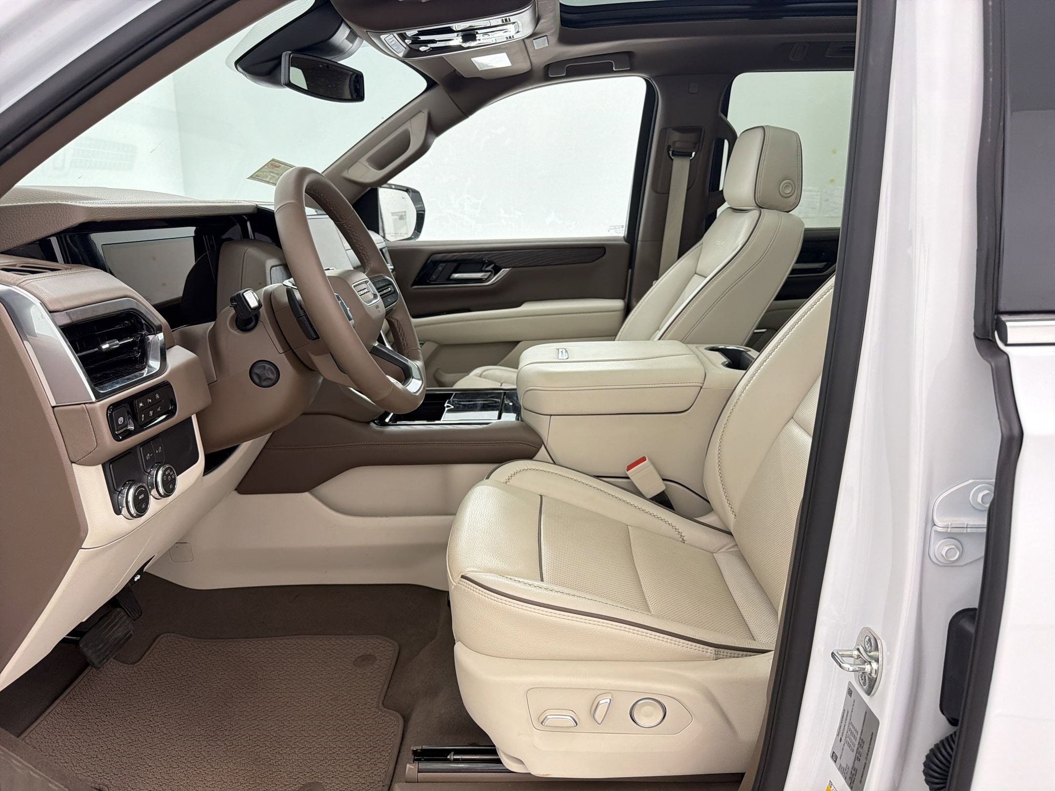 2026 GMC Yukon Denali photo 4