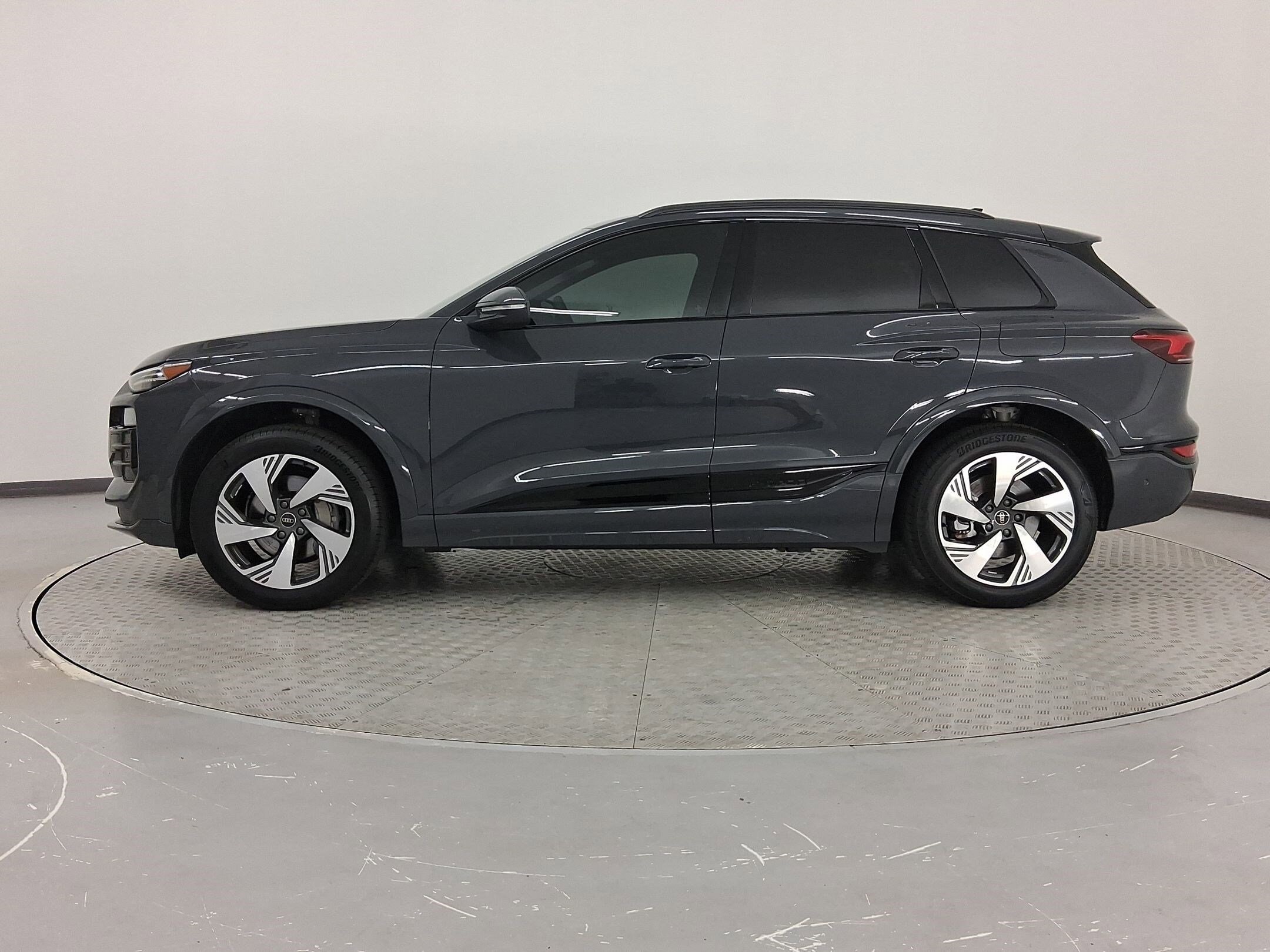 2025 Audi Q6 E-tron Premium Plus photo 2